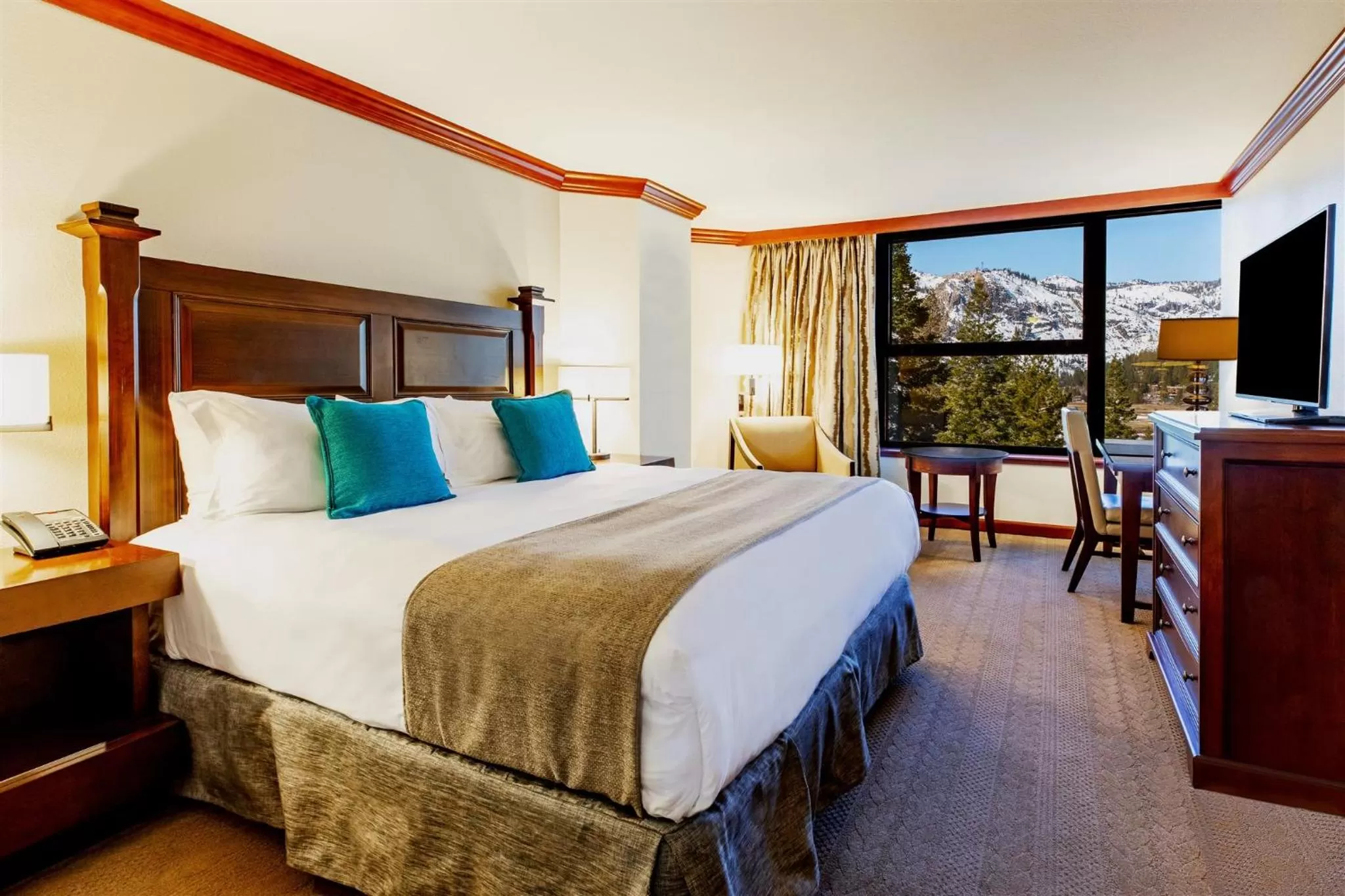 Bed in Everline Resort and Spa, Lake Tahoe