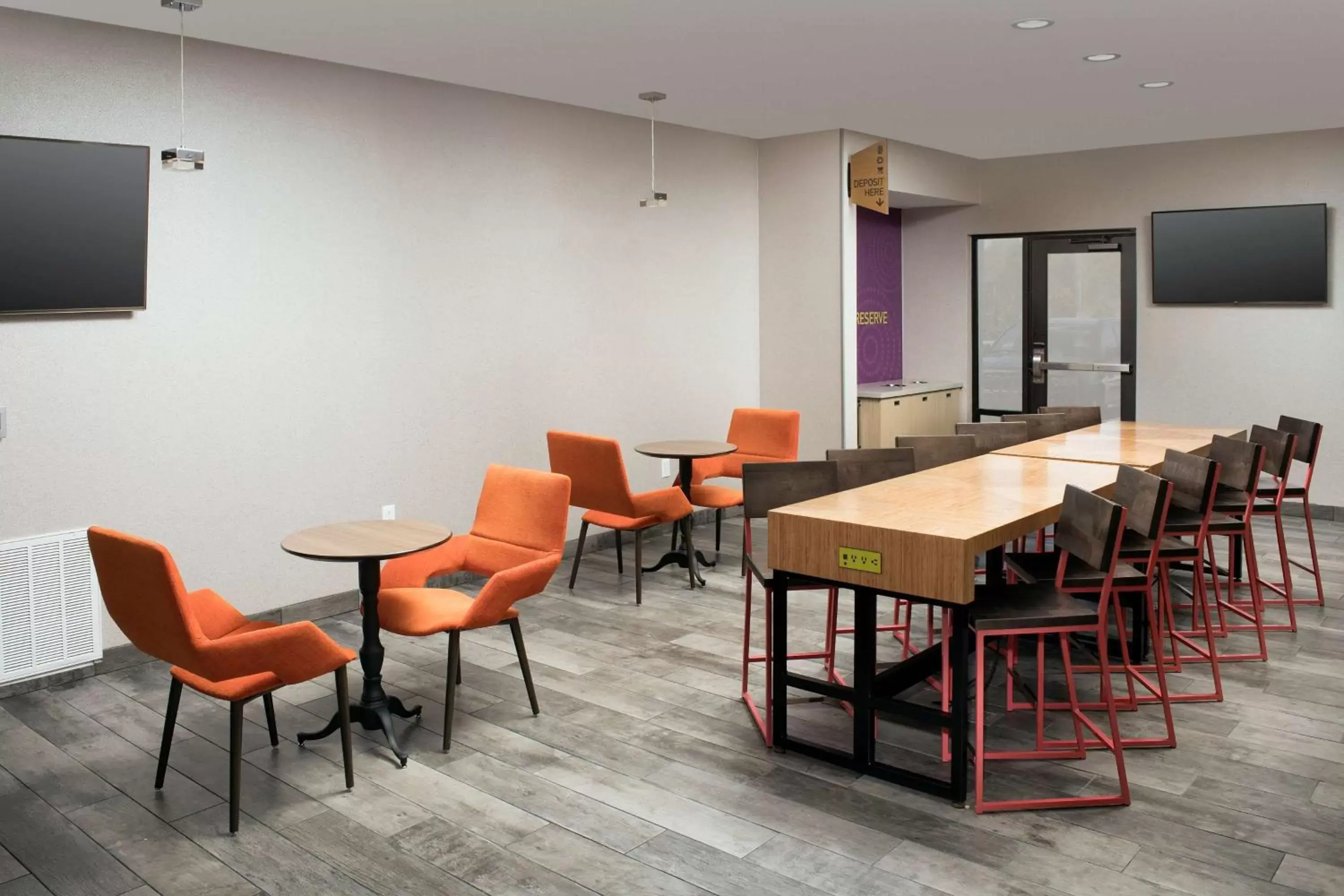 Breakfast in Home2 Suites By Hilton Murfreesboro Breakfast in Home2 Suites By Hilton Murfreesboro