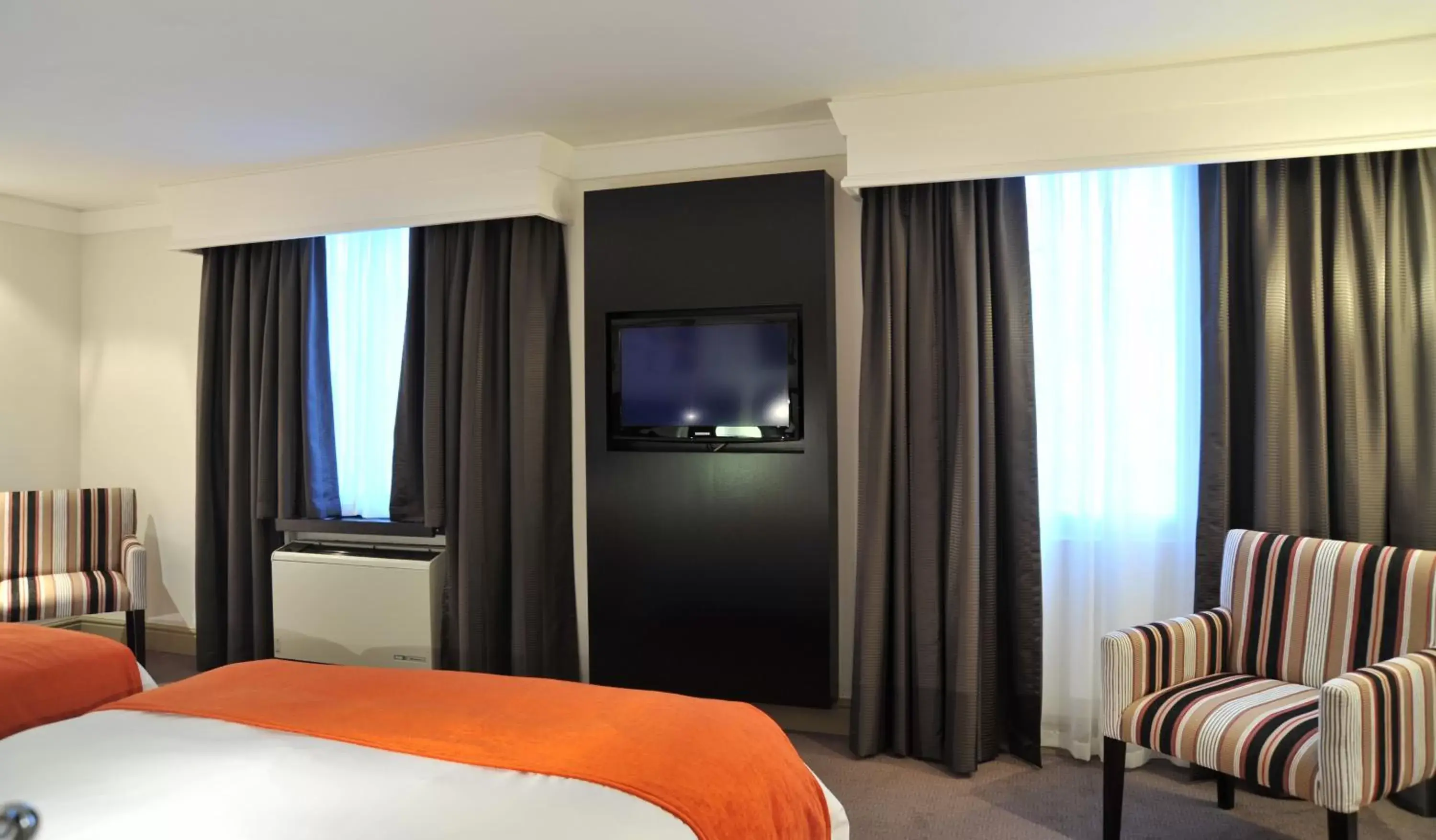 TV and multimedia, Bed in ONOMO Hotel Cape Town – Inn On The Square