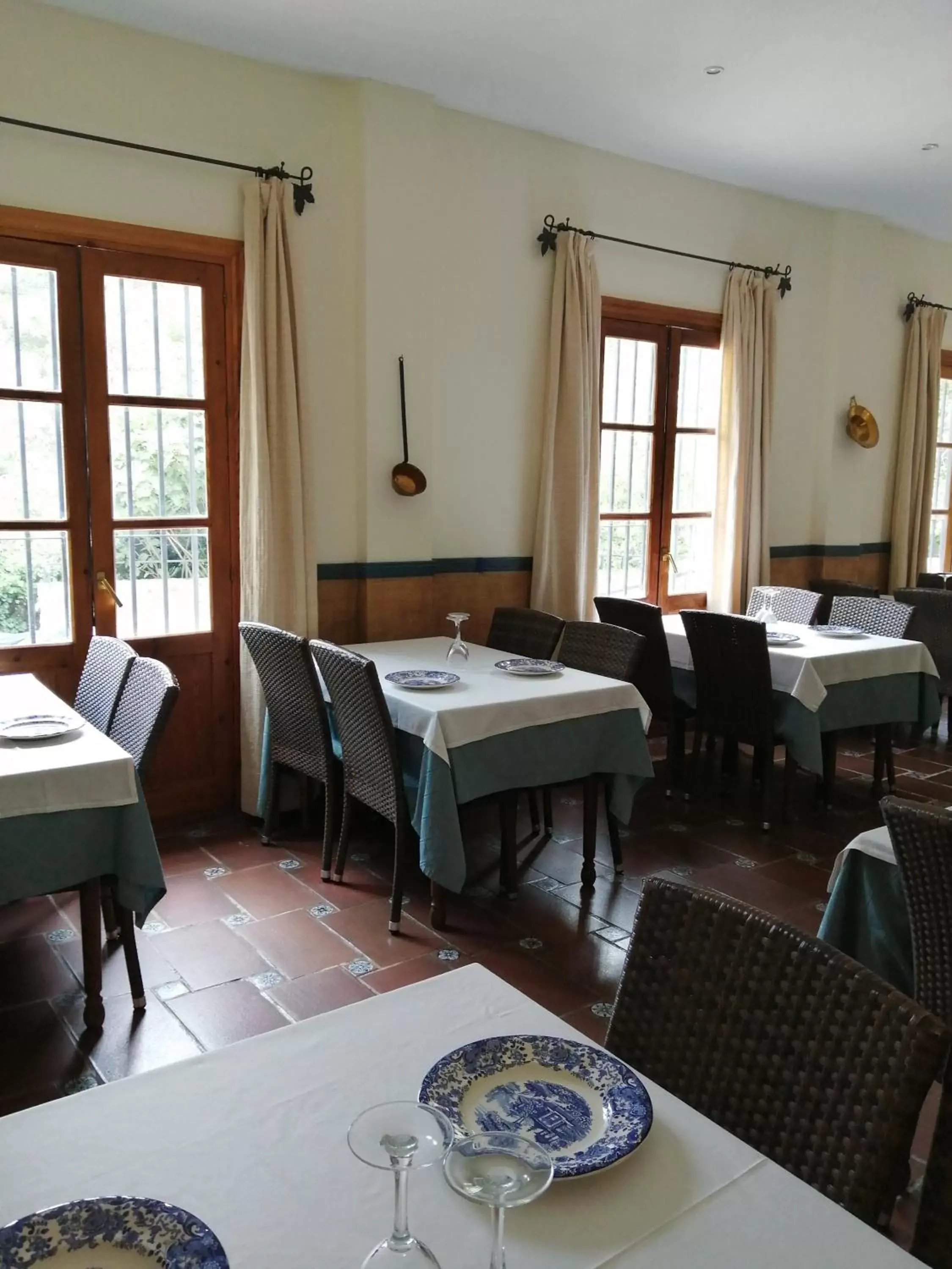 Restaurant/Places to Eat in Hotel Humaina