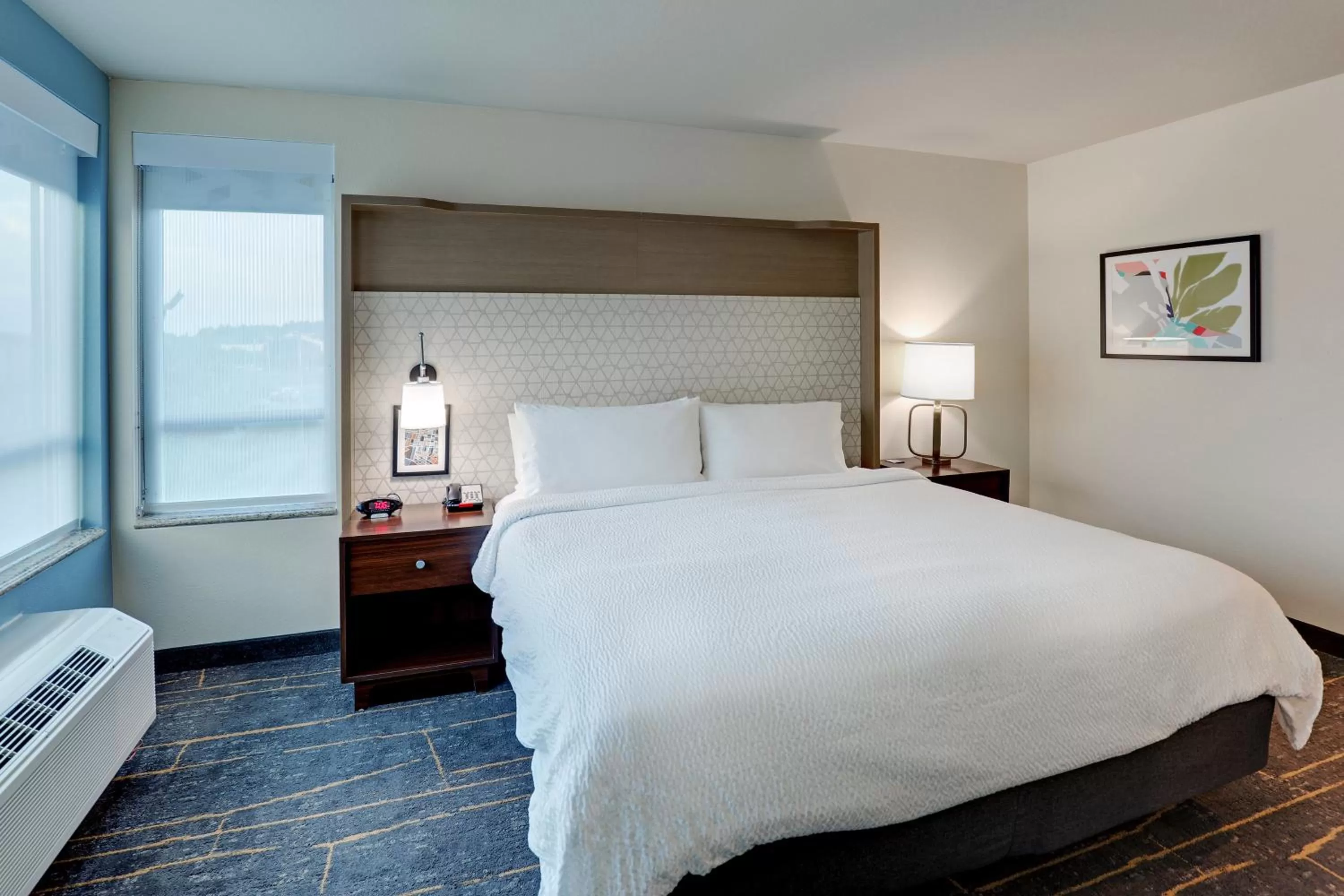 Bed in Holiday Inn Mobile Airport by IHG