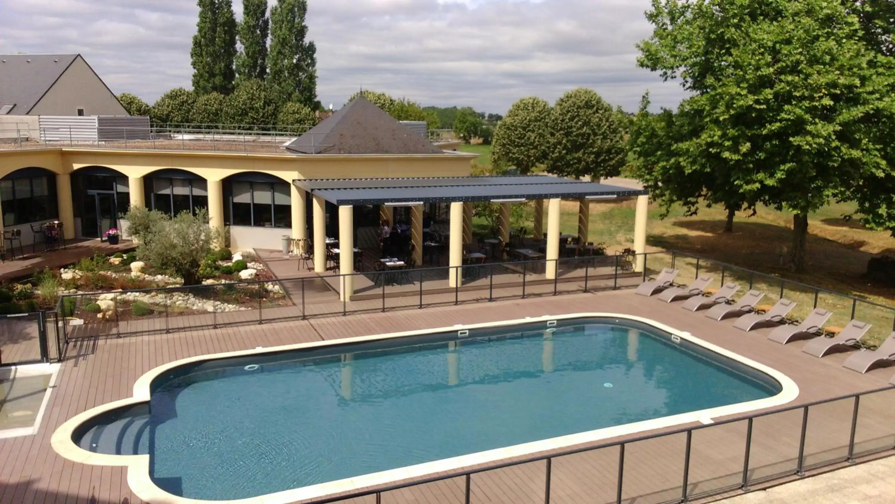 BBQ facilities, Swimming Pool in Hotel Le Paddock