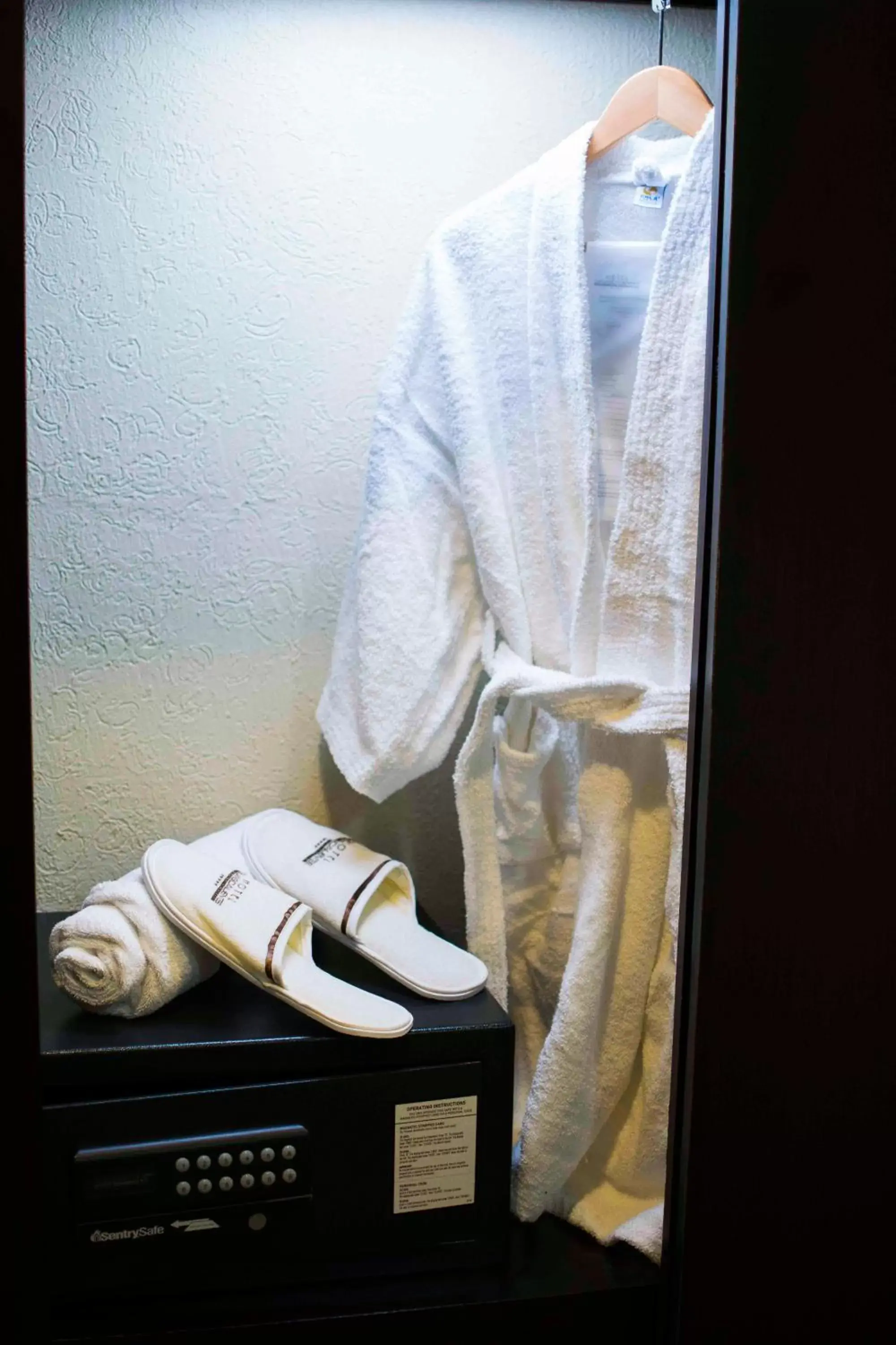 Bedroom, Bathroom in Wyndham Garden Aguascalientes Hotel & Casino