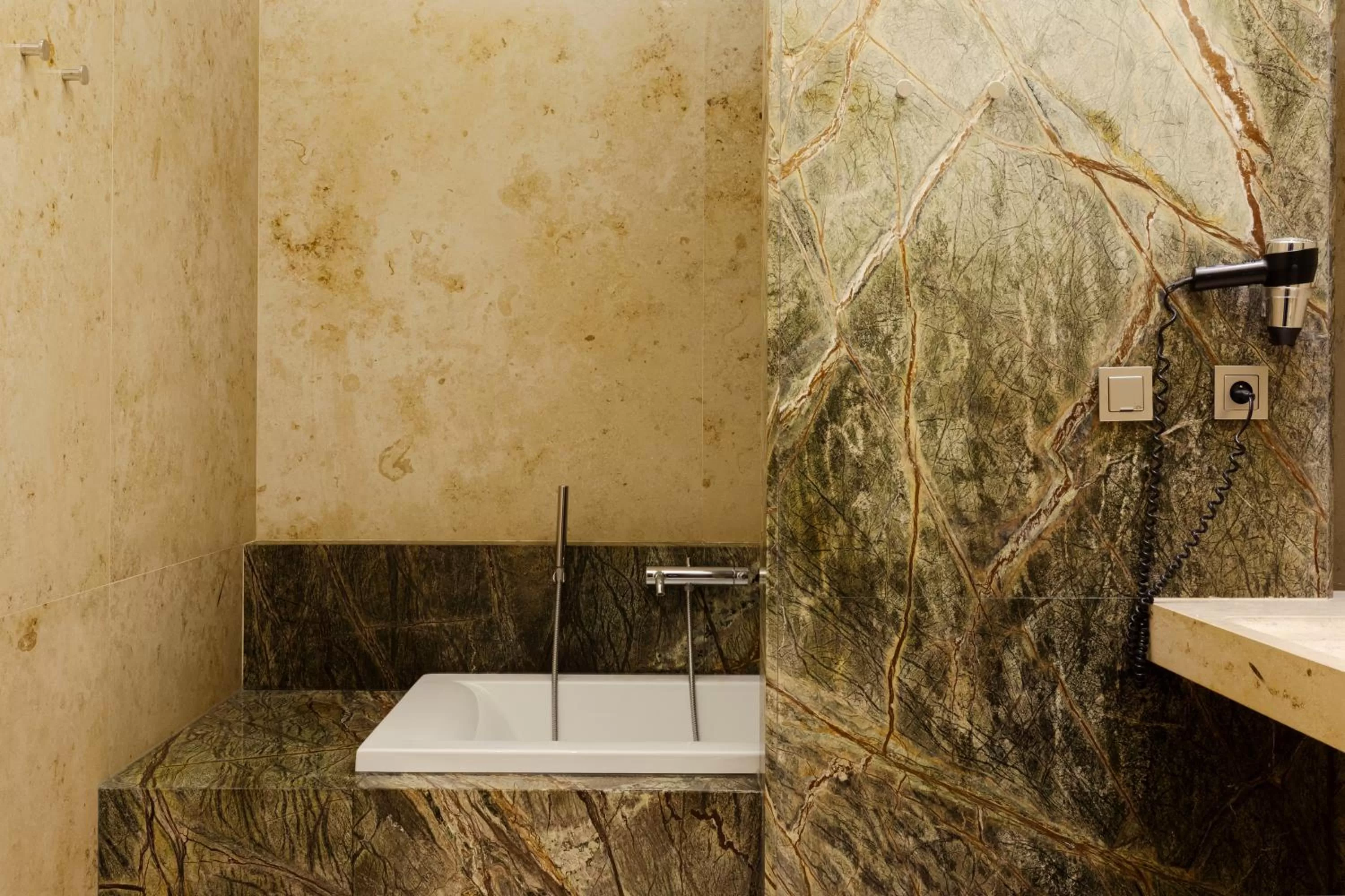 Bathroom in Hotel Monopol