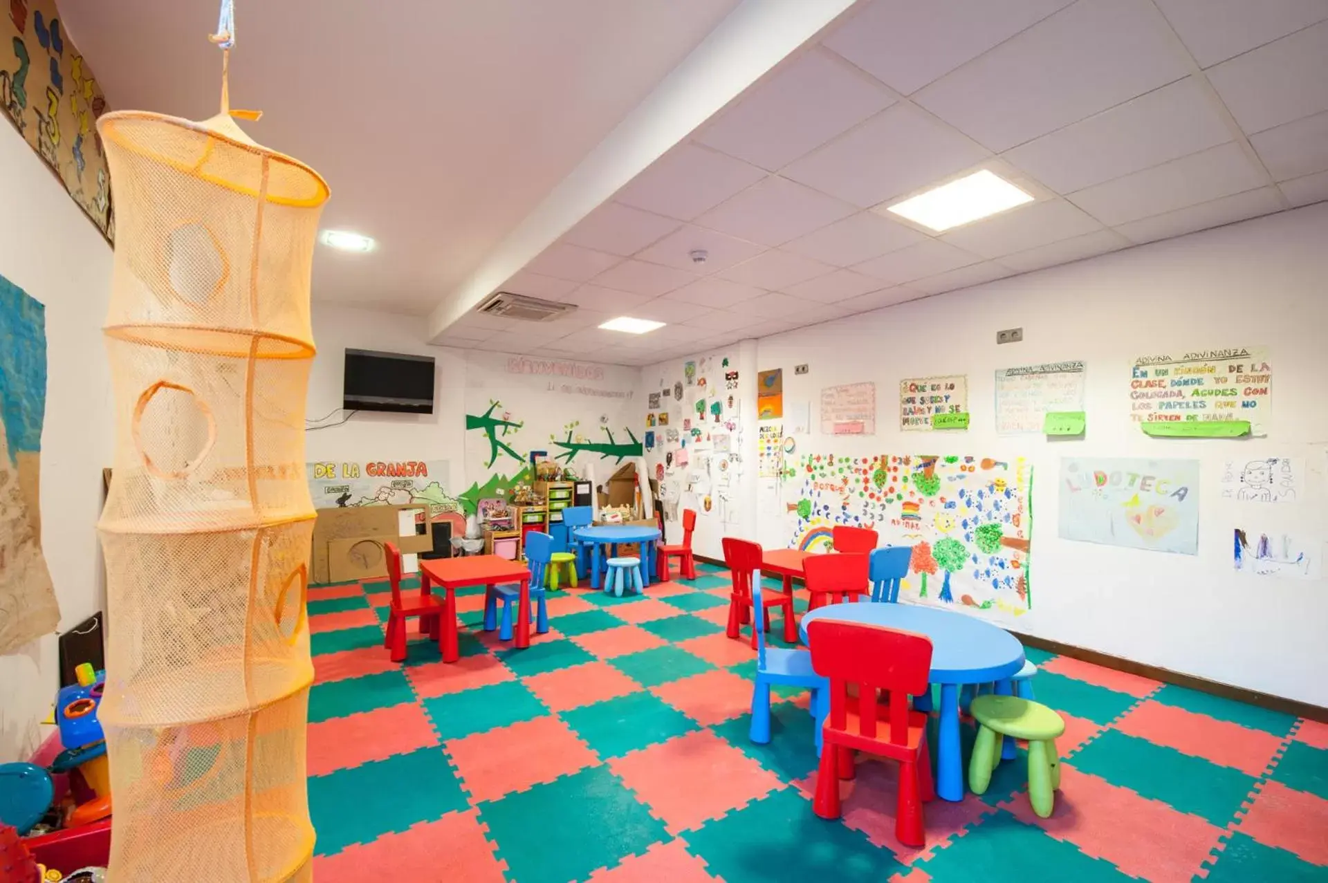 Kids's club, Restaurant/Places to Eat in SOMMOS Hotel Aneto