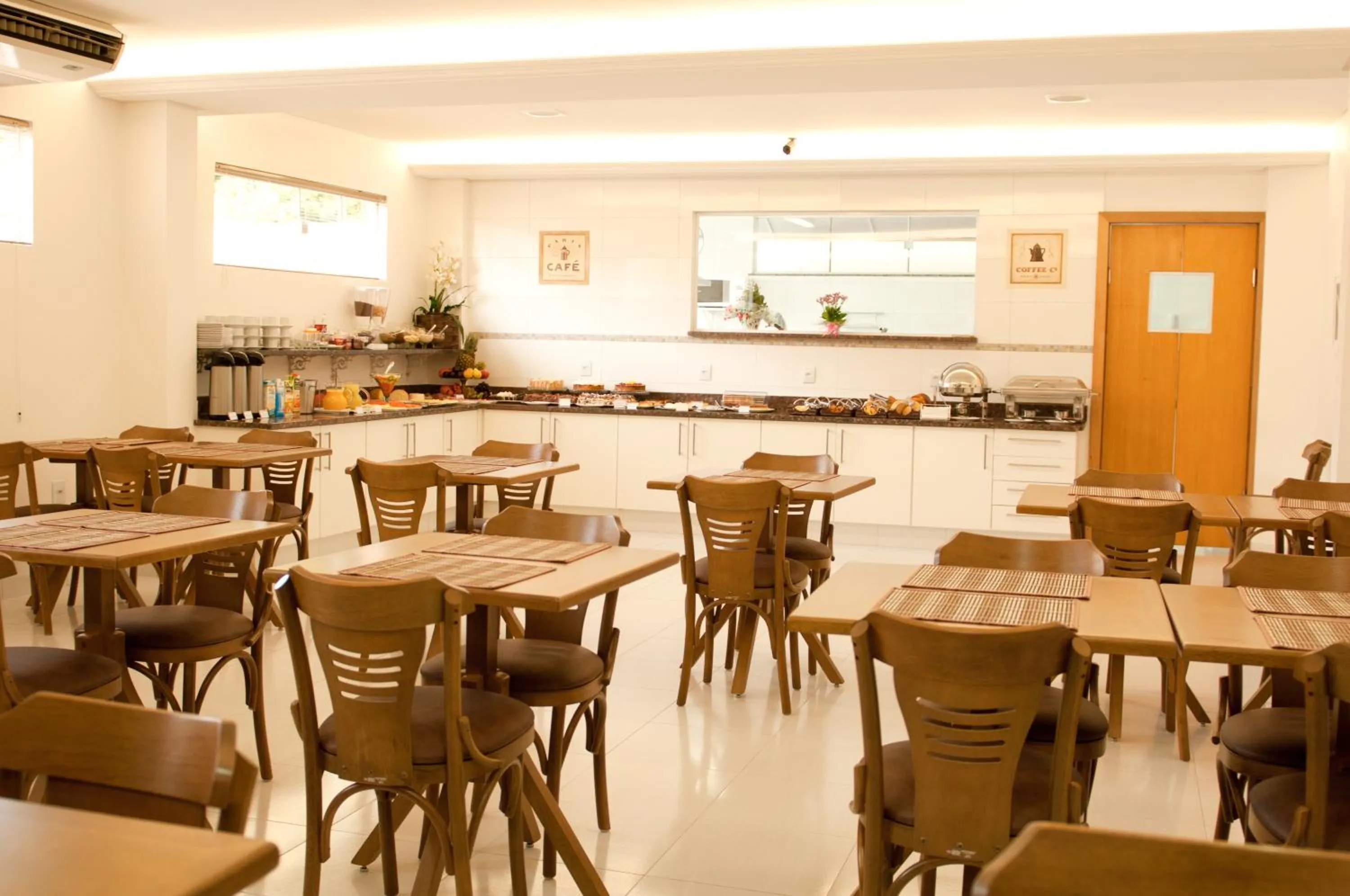 Restaurant/places to eat in Hotel Roari