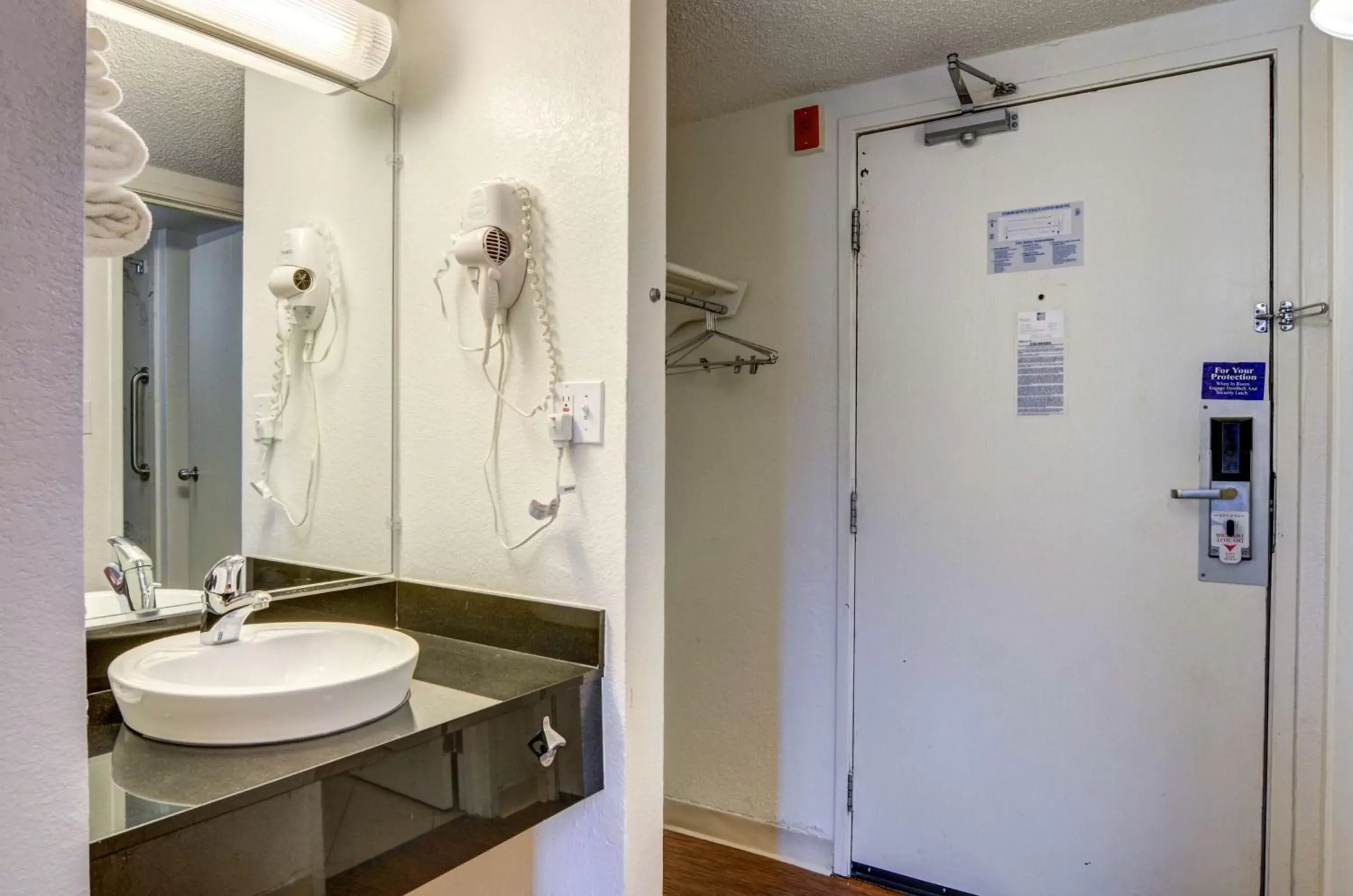 Bathroom in Motel 6-Greenwood Village, CO - Denver - South Tech Center