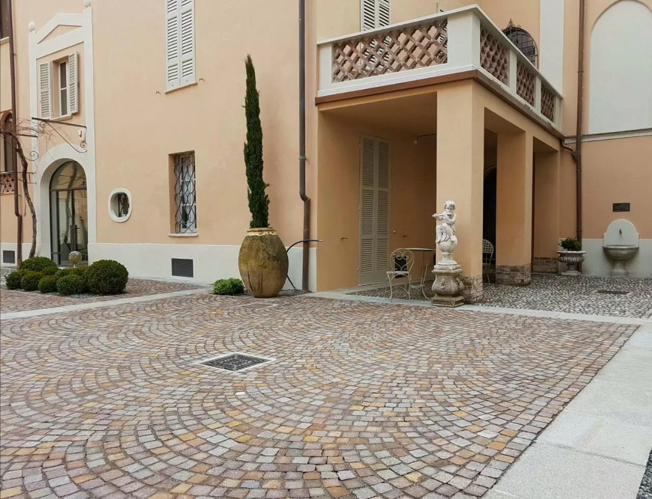 Property building in Casa Sironi