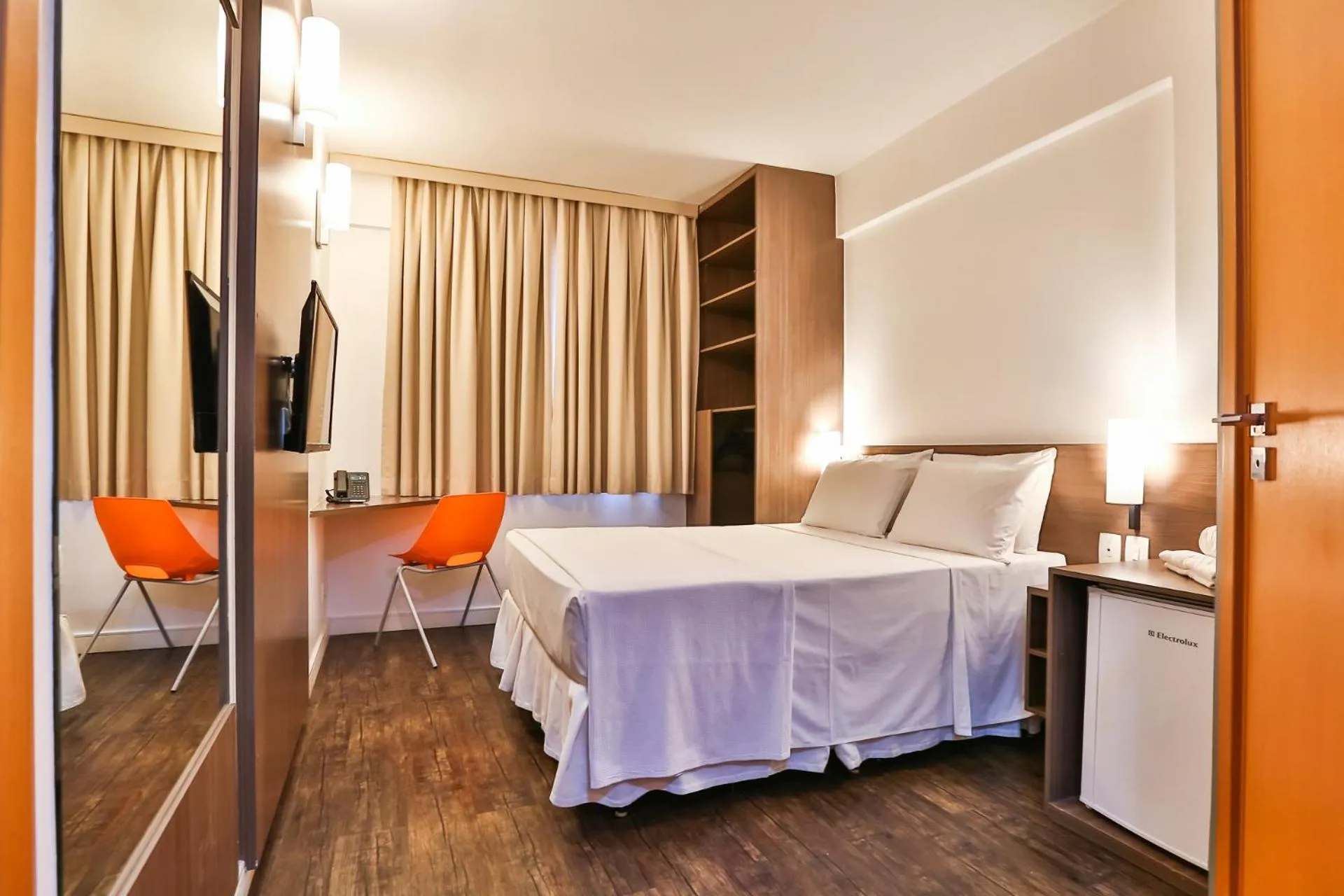 Photo of the whole room, Bed in San Diego Express Barro Preto