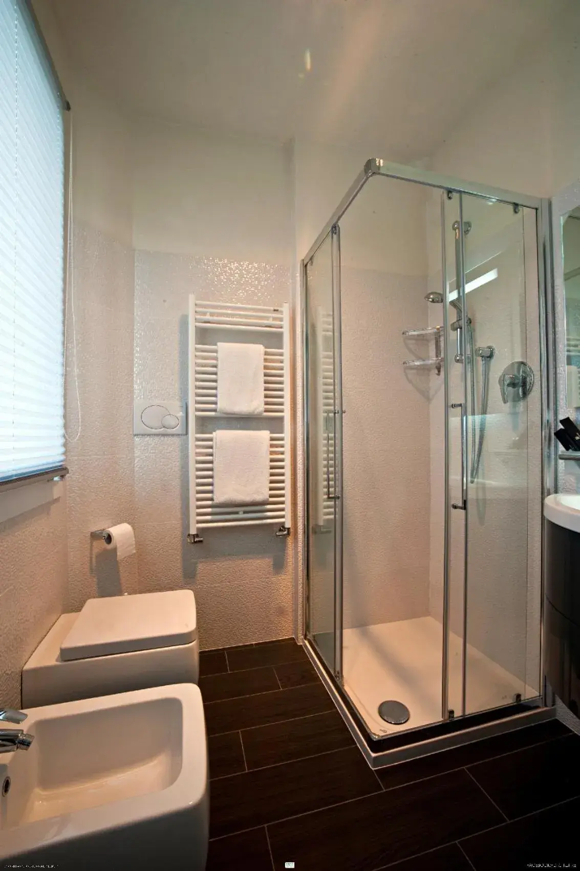 Shower, Bathroom in Hotel Ferro di Cavallo