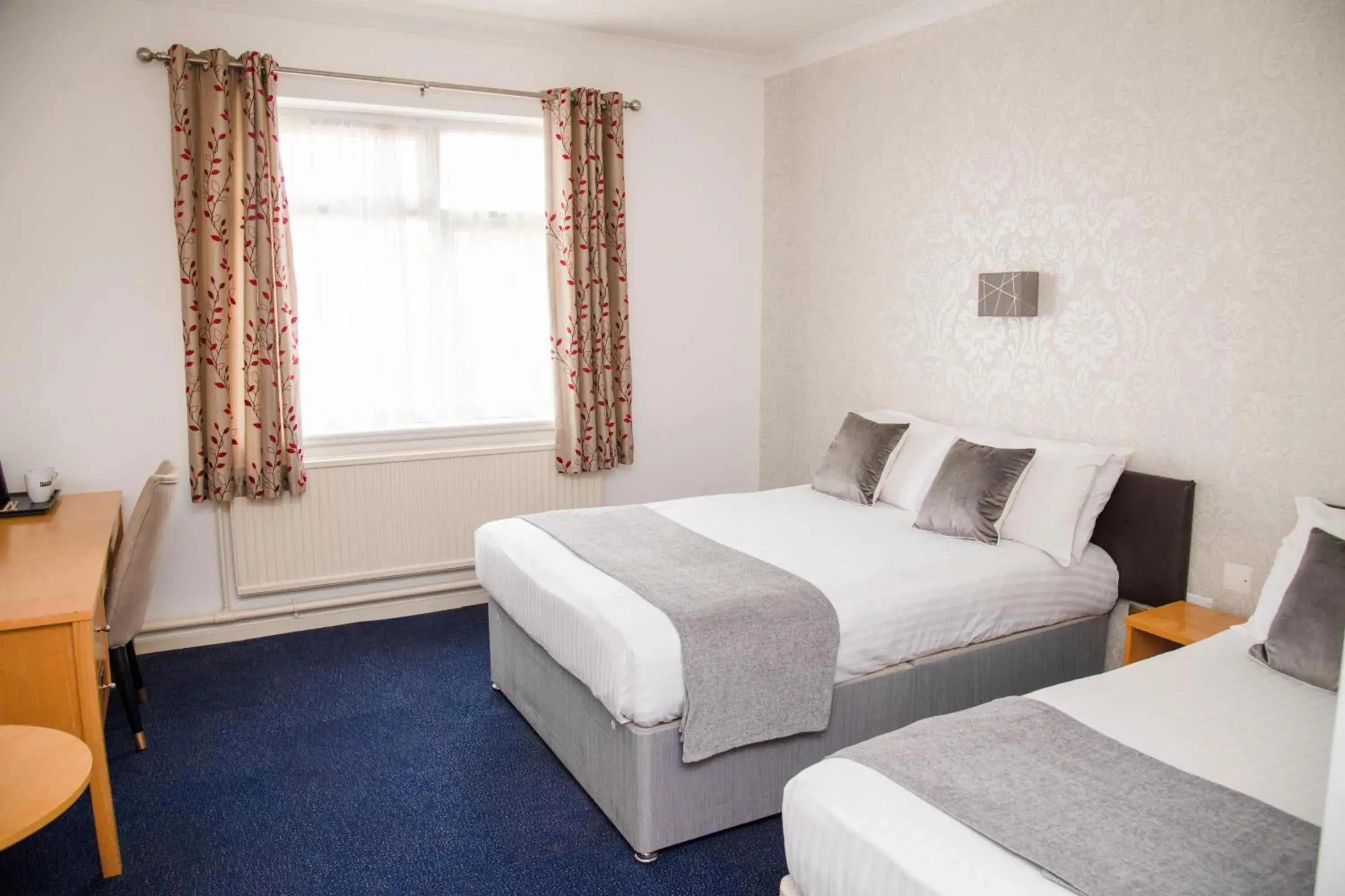 Bed in Hamlet Hotels Maidstone