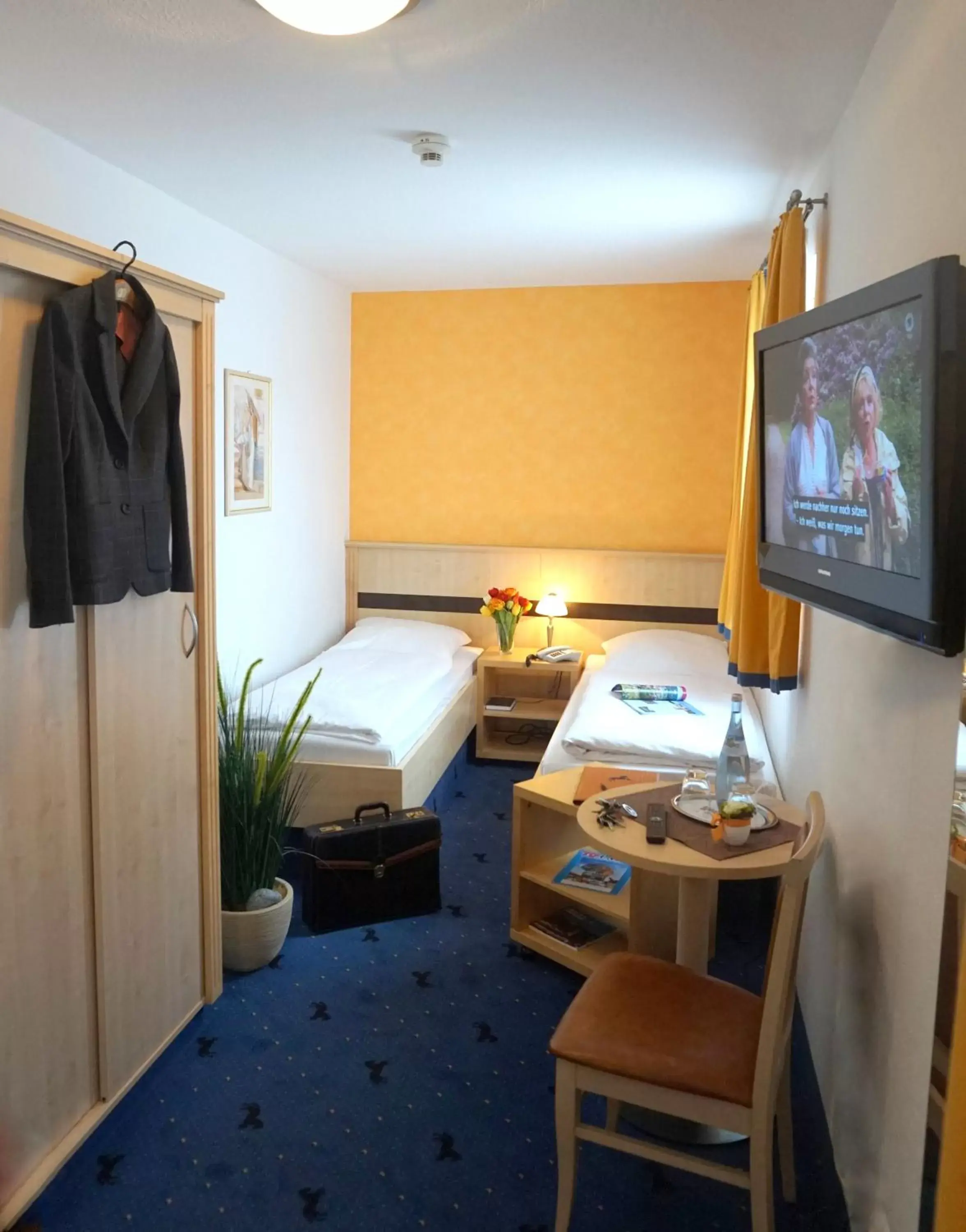 Photo of the whole room, TV/Entertainment Center in Hotel Rappen Rothenburg ob der Tauber