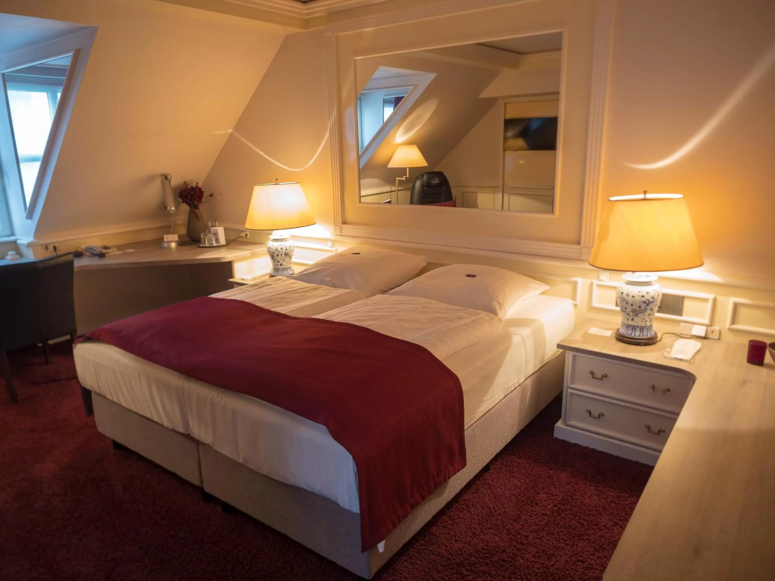 Bed in Hotel Lippischer Hof