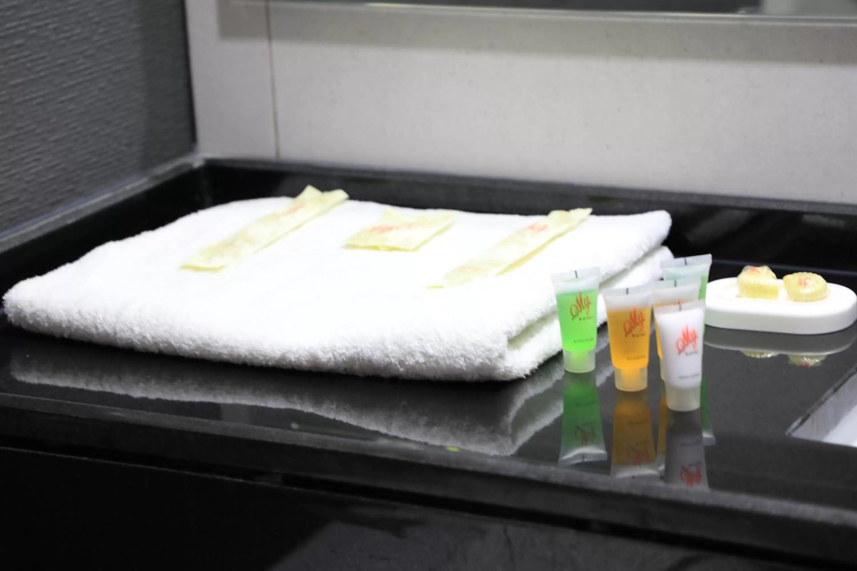 Bathroom, Bed in My Luxury Hotel