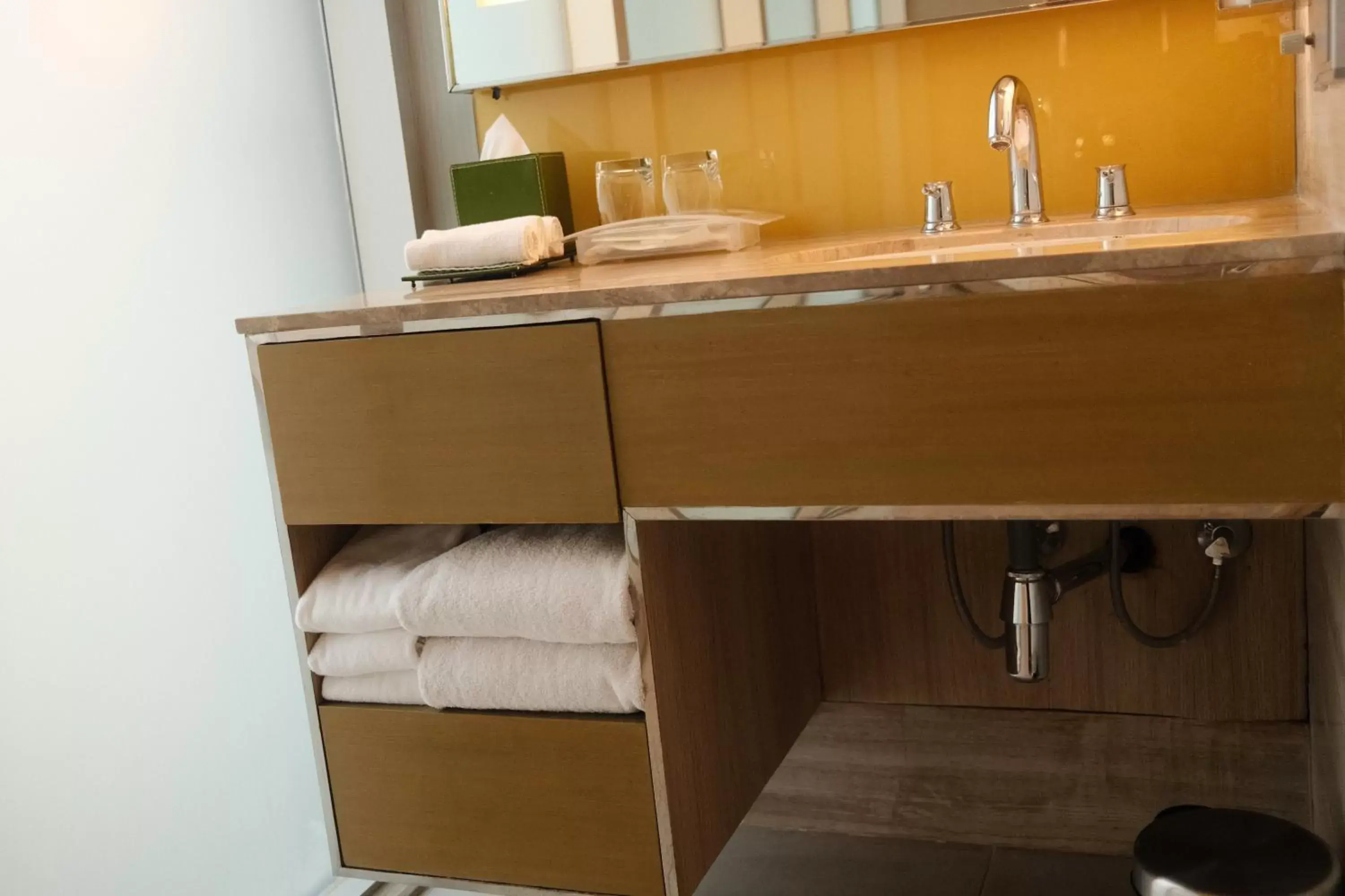 towels, Bathroom in Holiday Inn New Delhi International Airport, an IHG Hotel