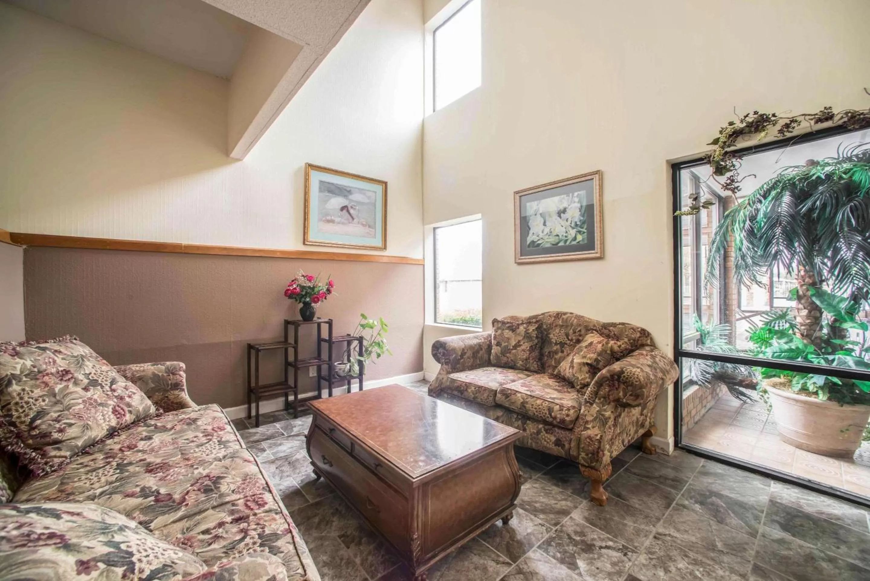 Lobby or reception in Econo Lodge Marion