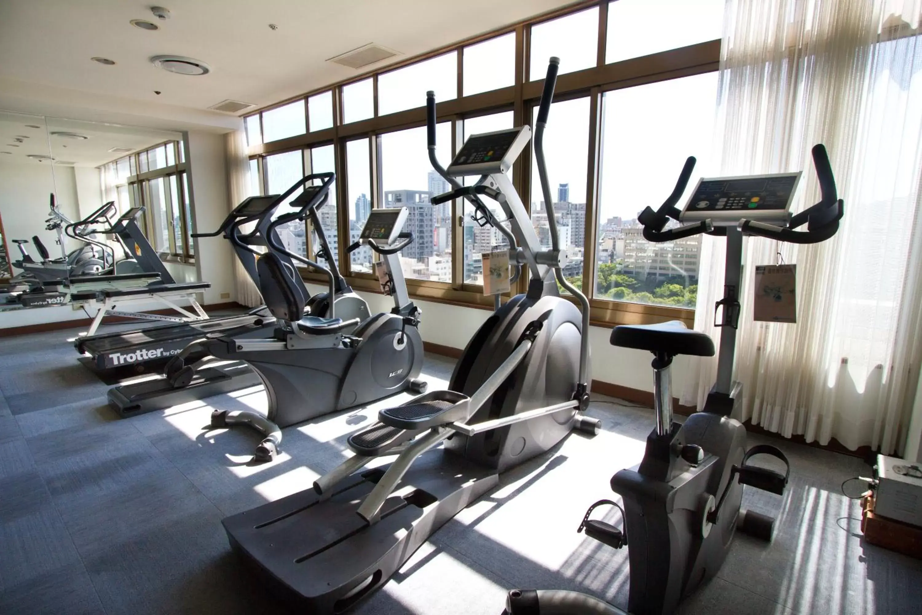 Fitness centre/facilities in The Howard Plaza Hotel Kaohsiung Fitness centre/facilities in The Howard Plaza Hotel Kaohsiung