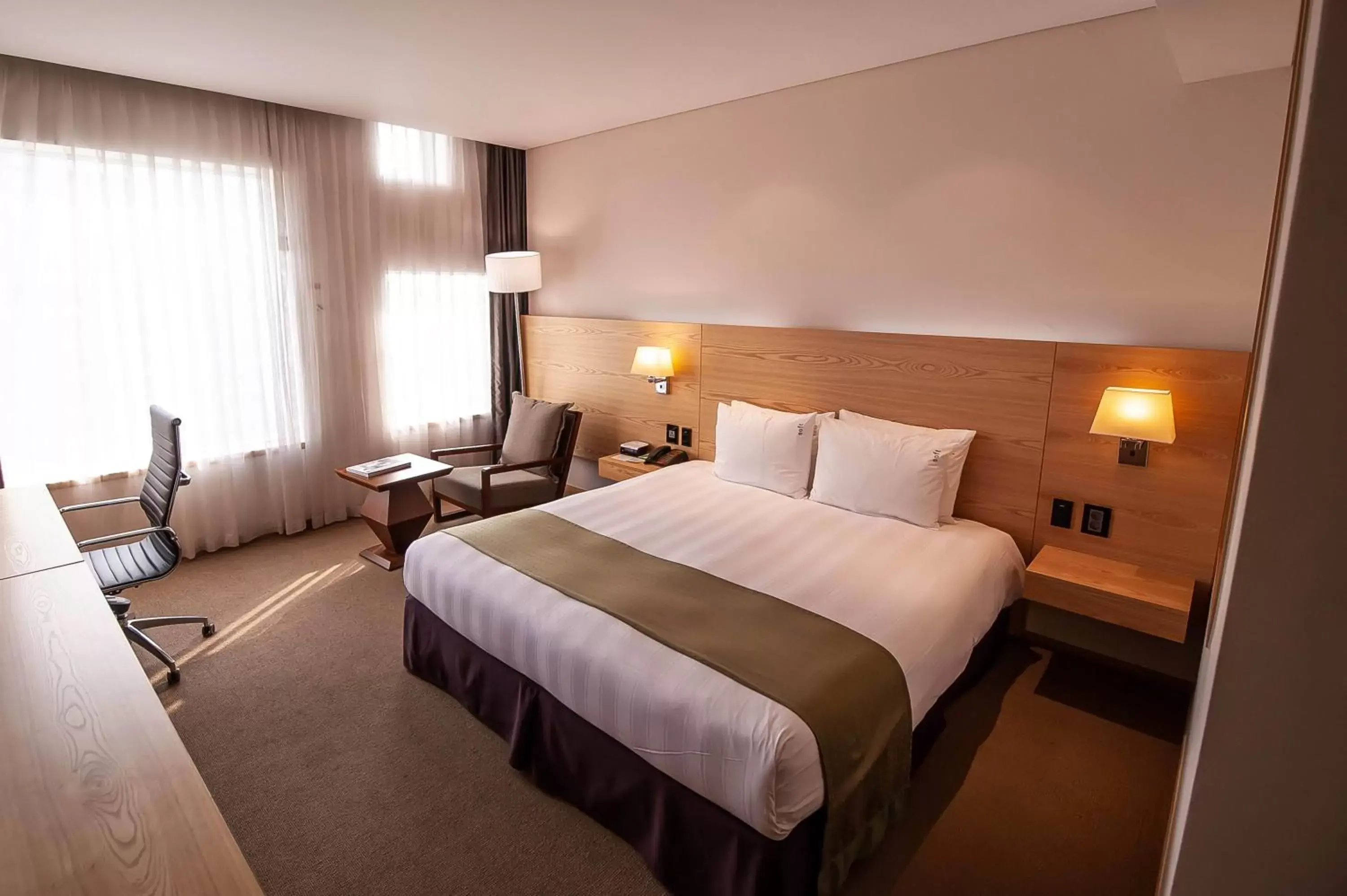 Photo of the whole room, Bed in Holiday Inn Gwangju, an IHG Hotel