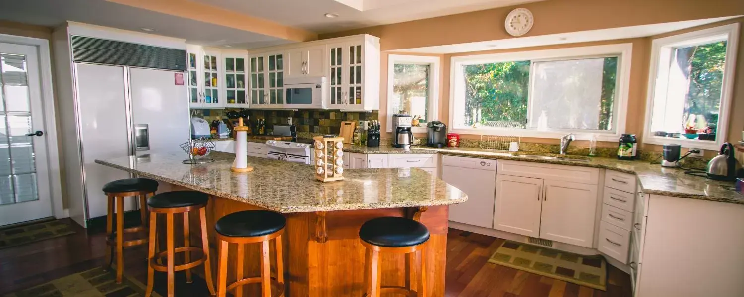 Kitchen/Kitchenette in Rae Leigh Heights BnB