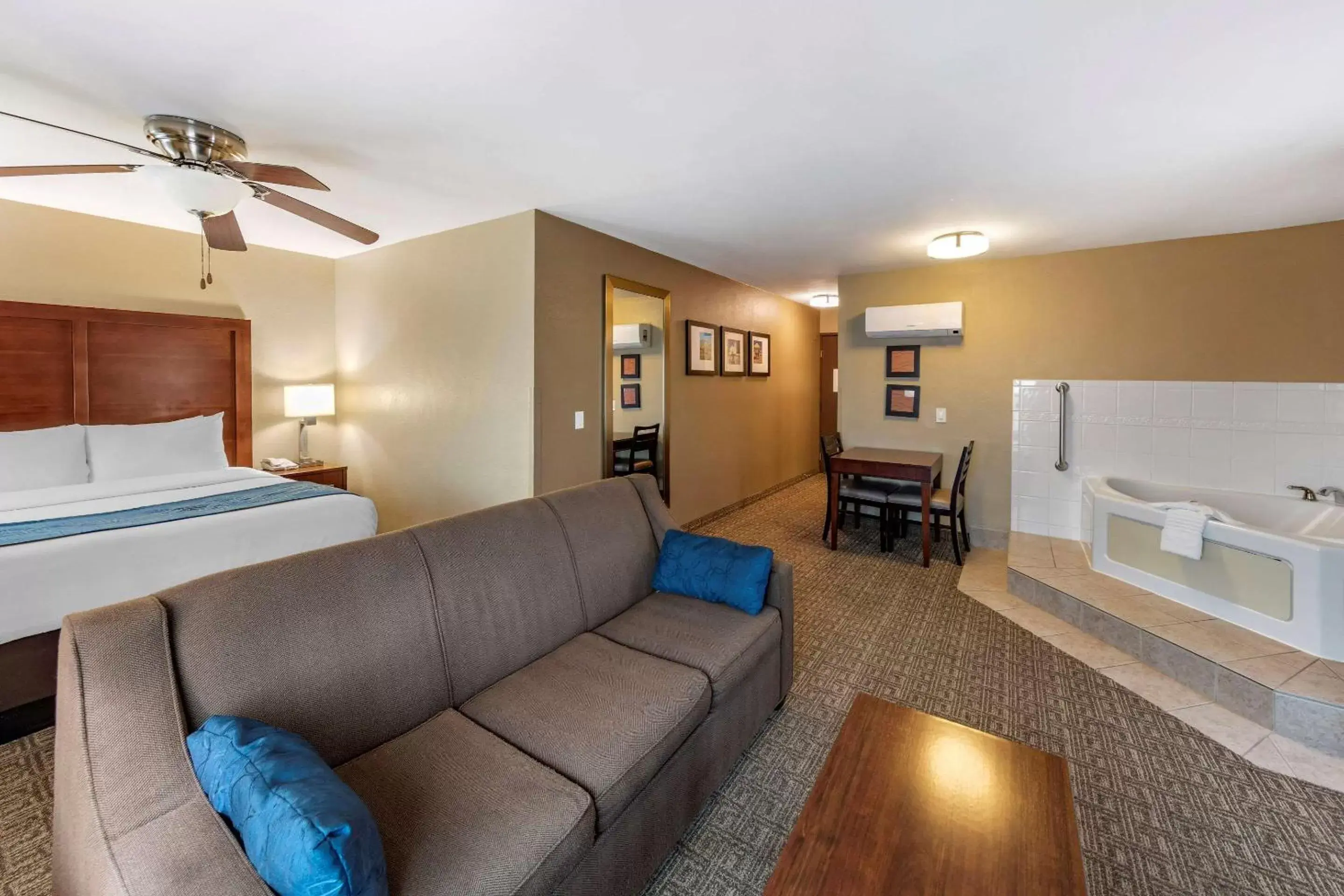 Photo of the whole room in Comfort Inn & Suites Ventura Beach