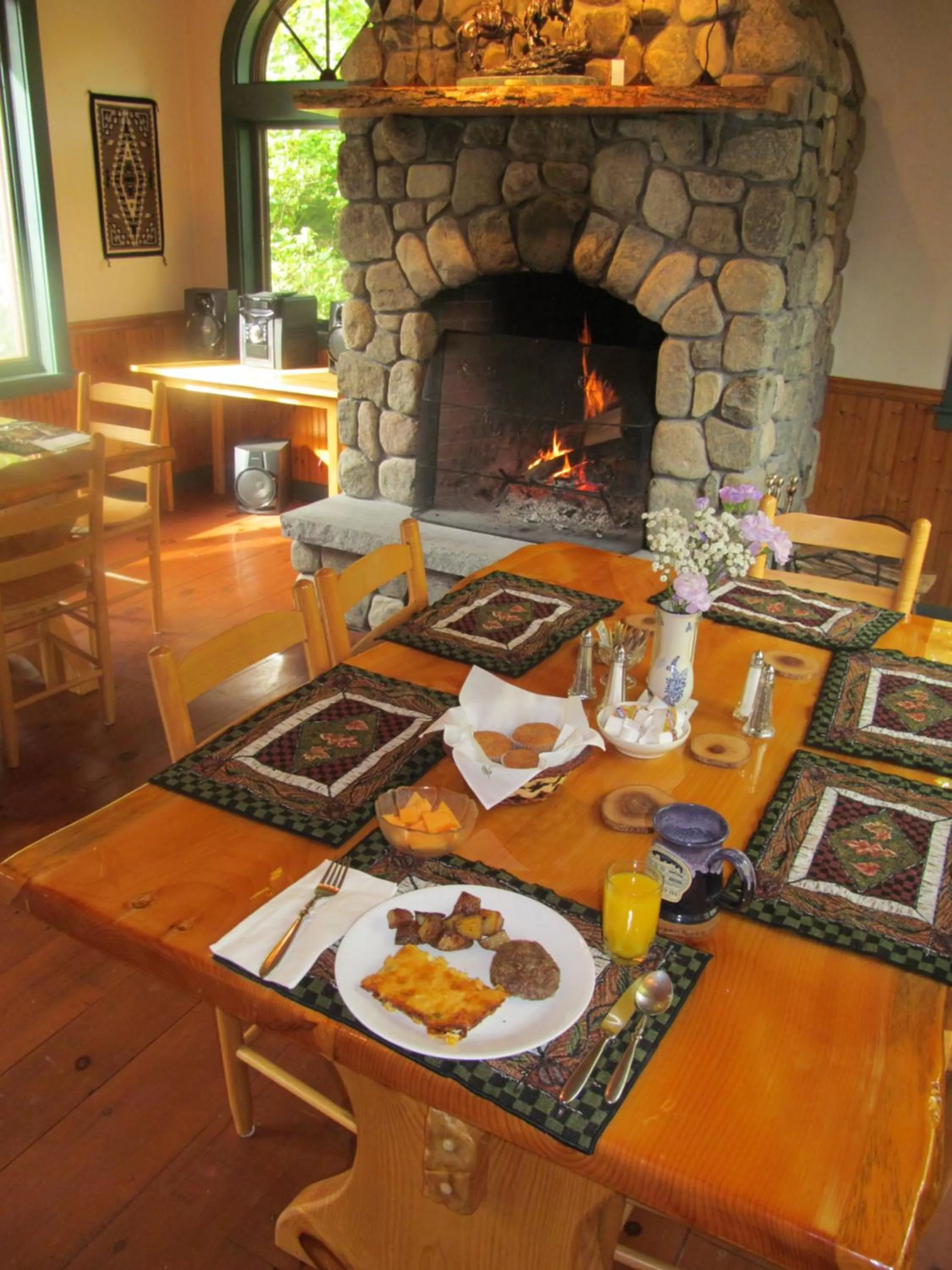 Food, BBQ Facilities in Trails End Inn