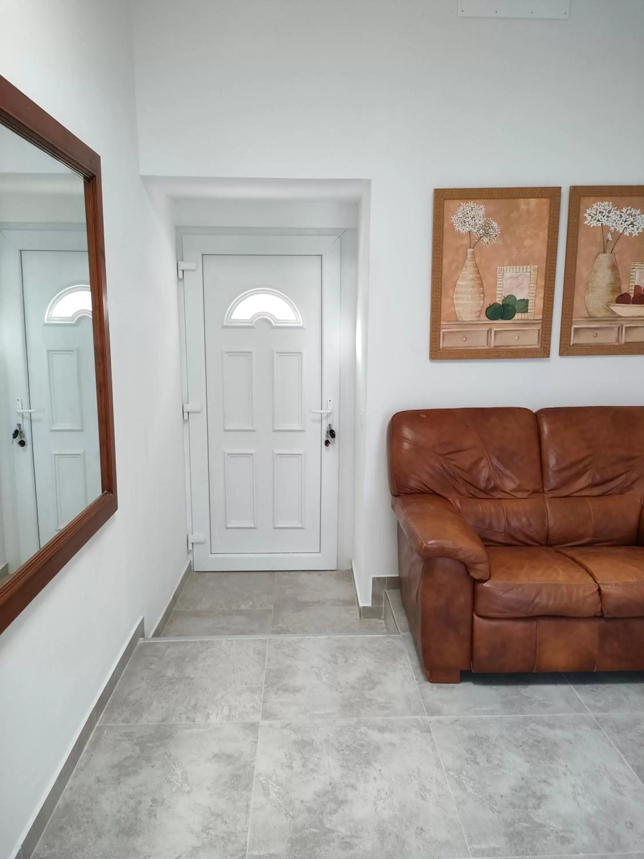 Alba 2 apartamento y Alba 3 habitación con baño