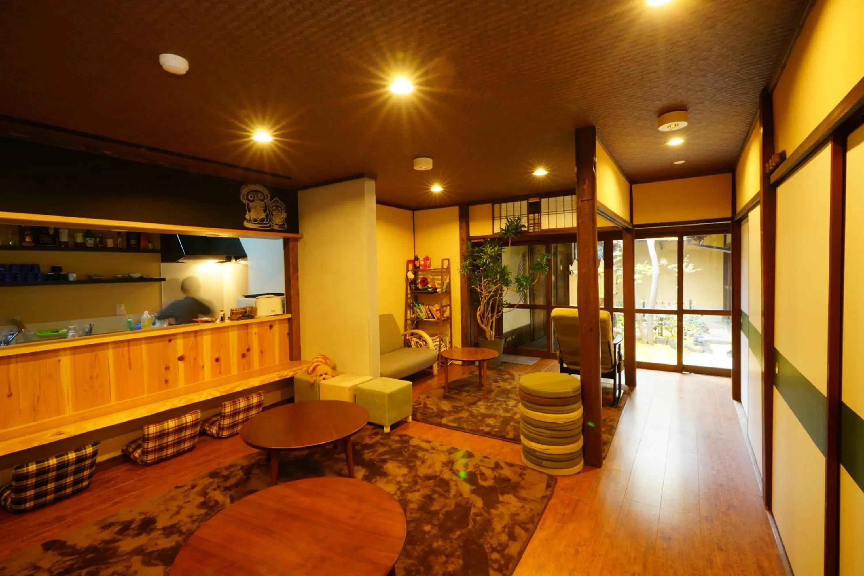 Communal lounge/ TV room in Hotel Lantern gion