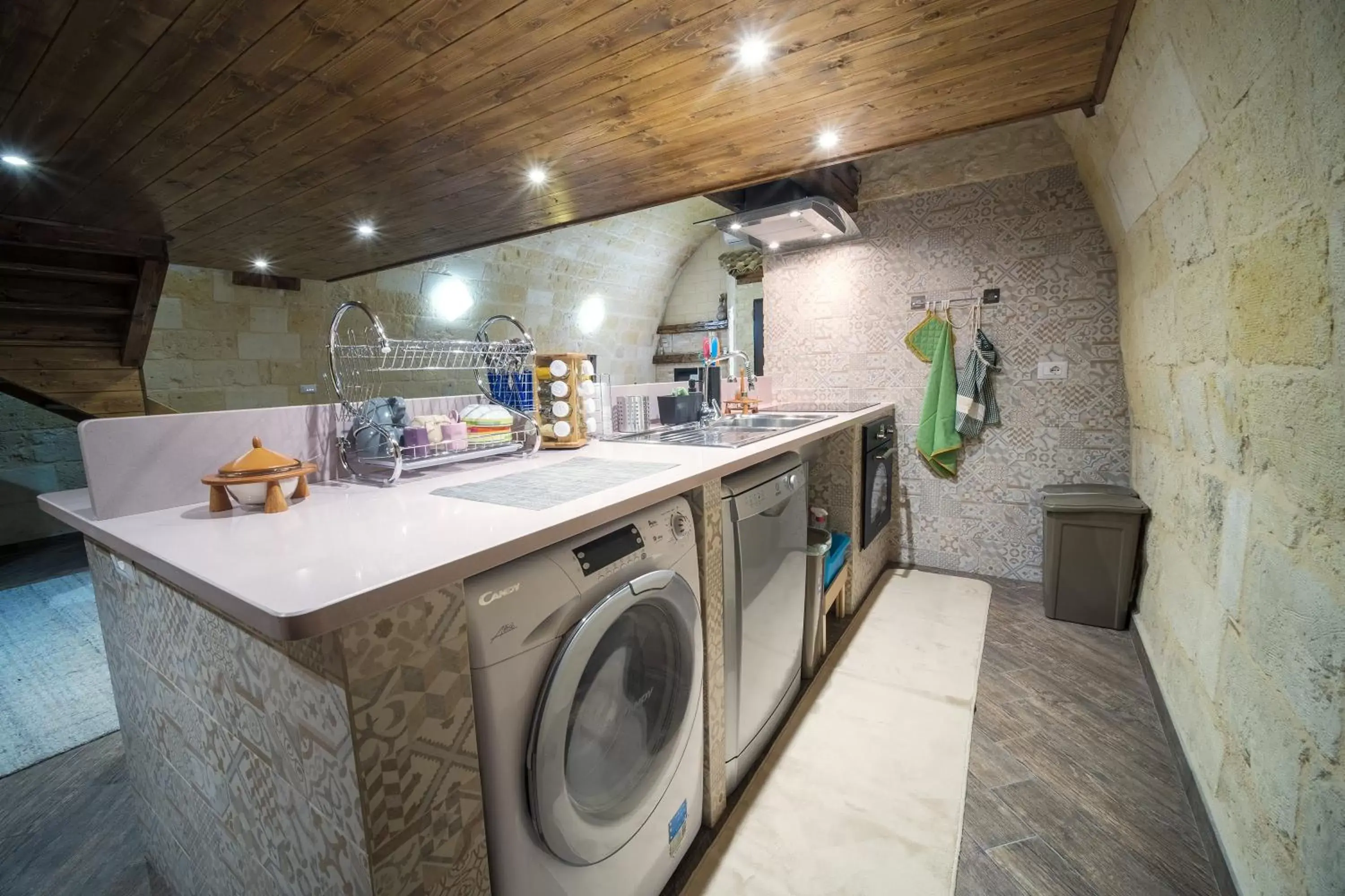 Kitchen/Kitchenette in ROBERTO's Guest House