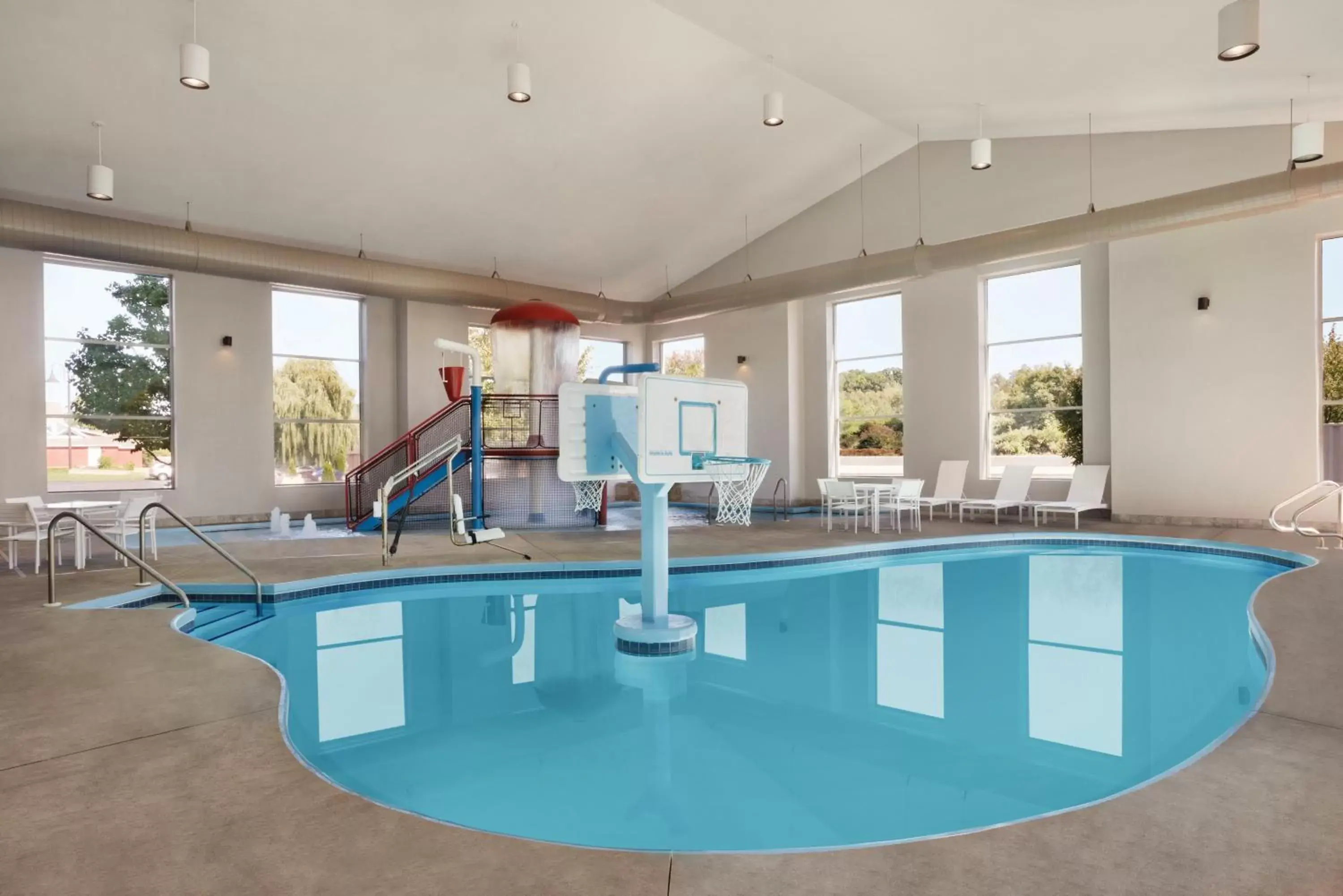 Hot Tub, Swimming Pool in Country Inn & Suites by Radisson, Madison Southwest, WI
