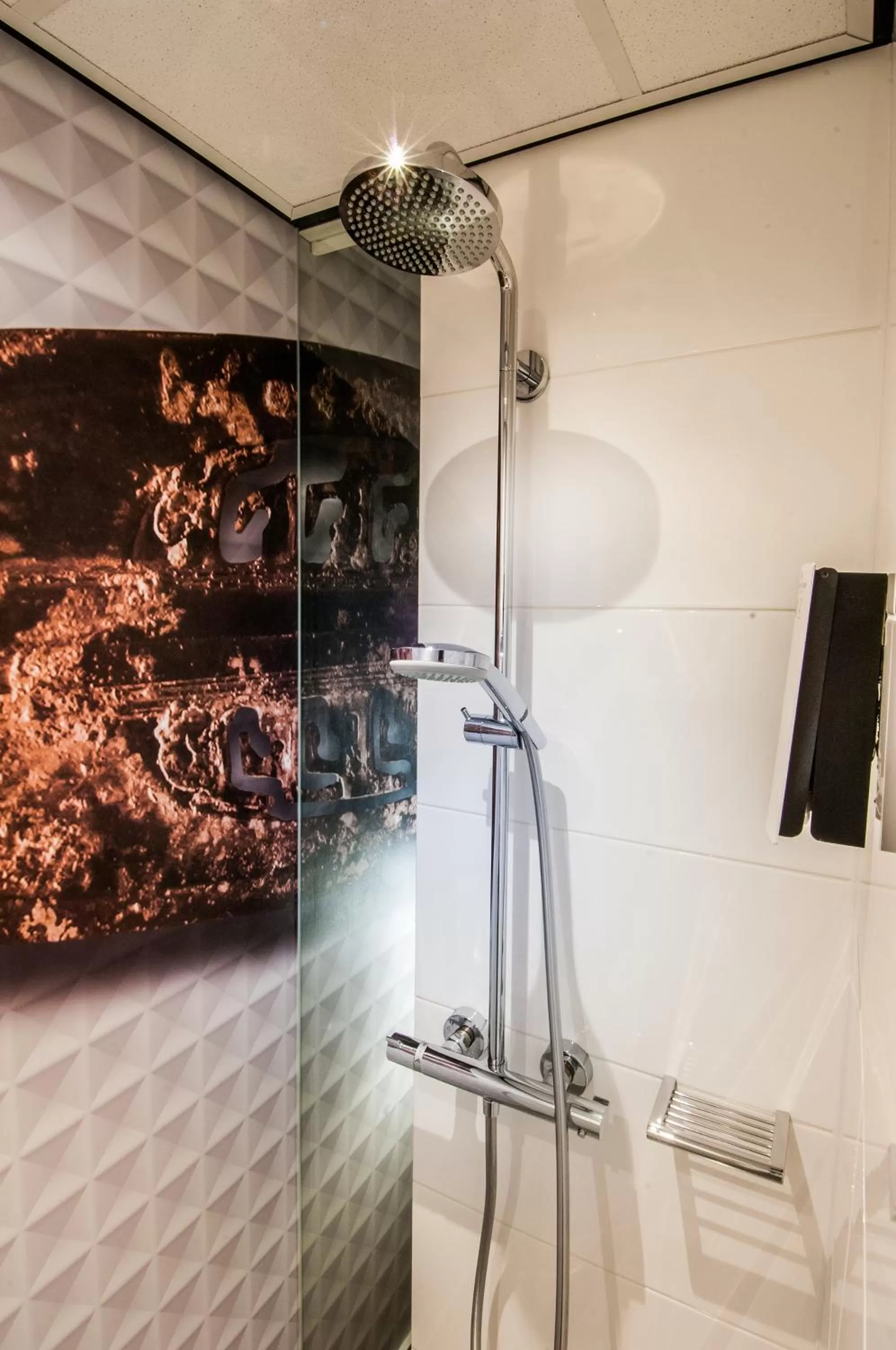 Shower in Golden Tulip Leiden Centre