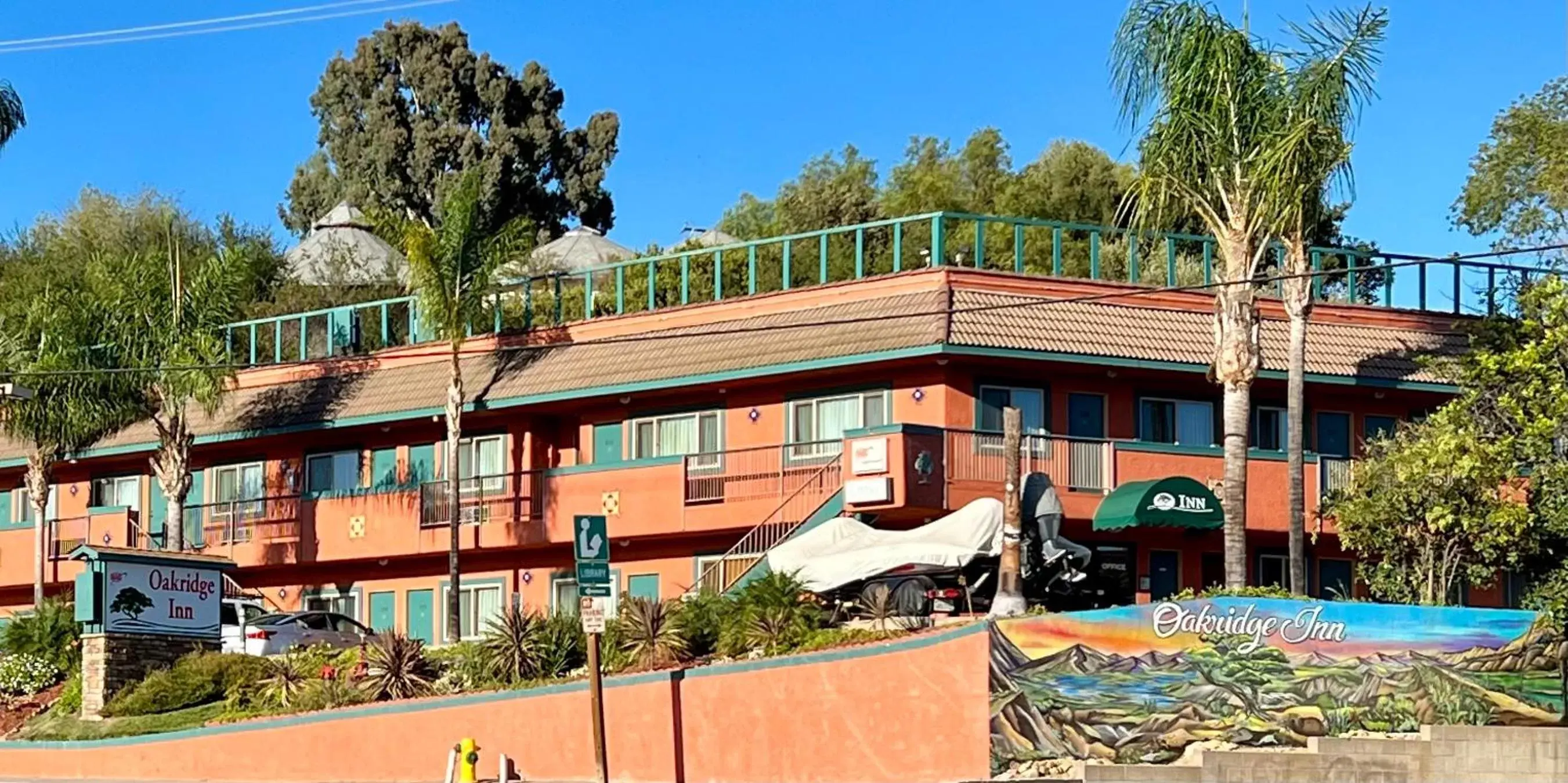 Property Building in Oakridge Inn