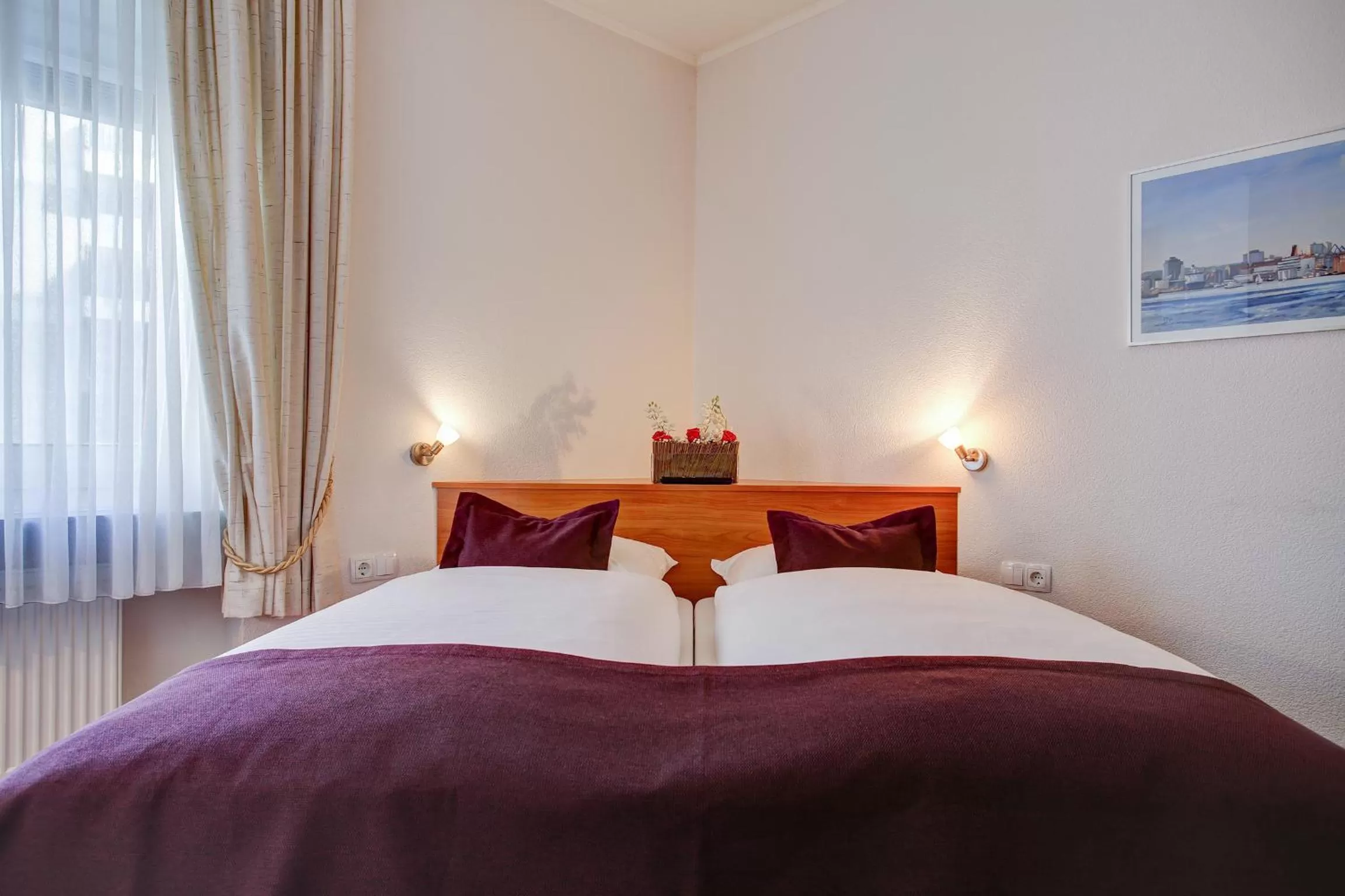 Photo of the whole room, Bed in Hotel Consul