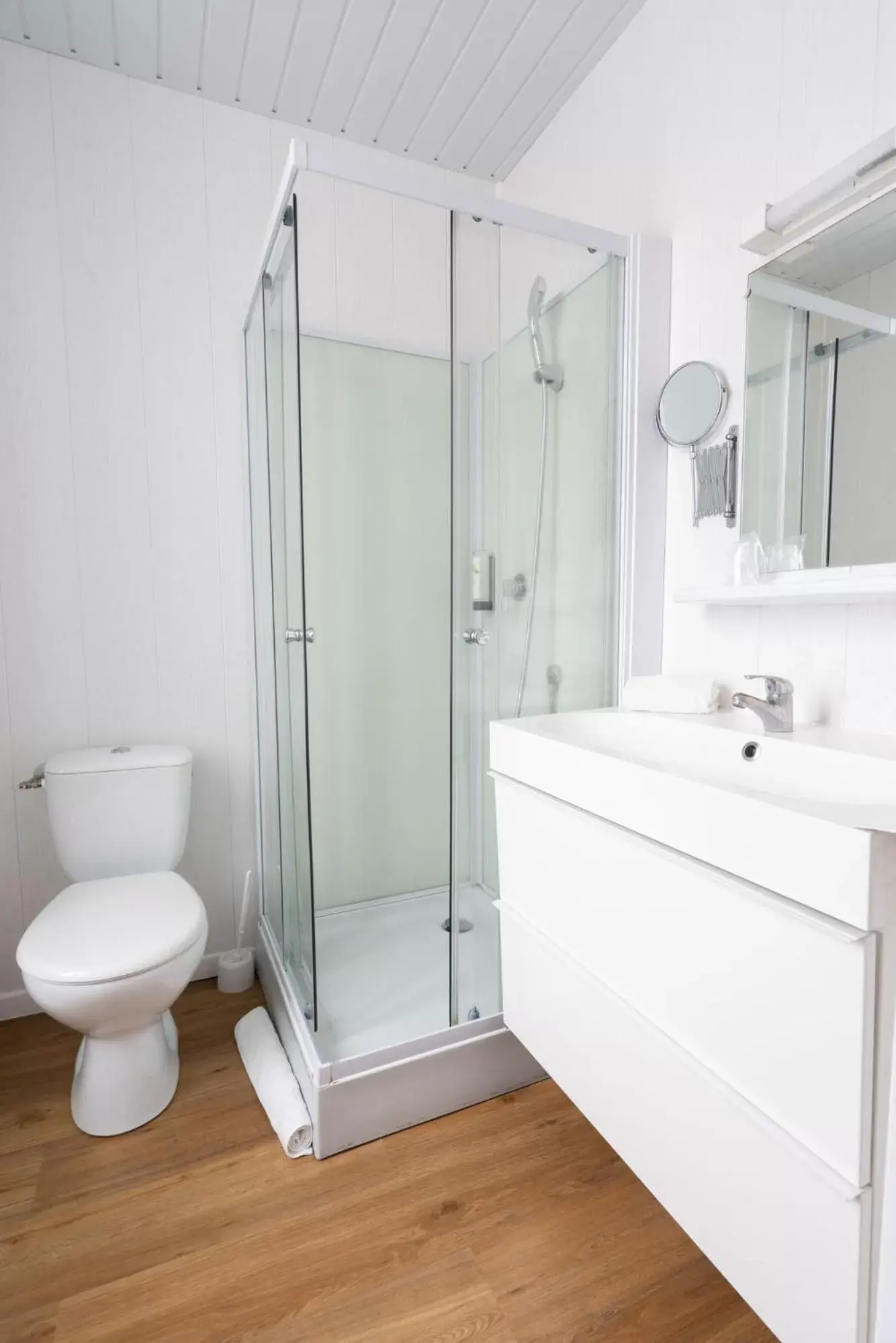 Bathroom in Logis Central Hôtel & Spa