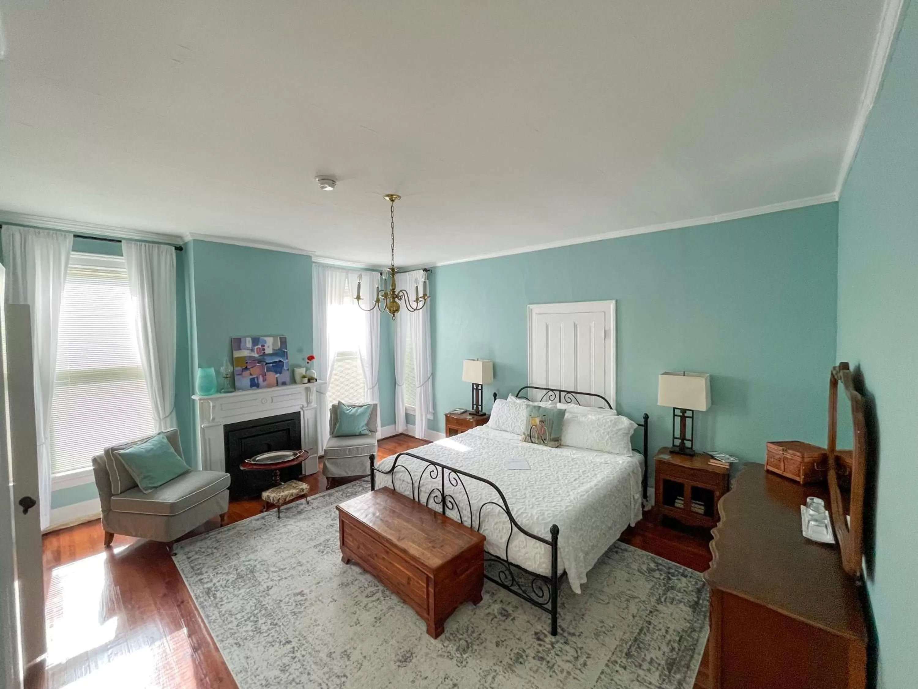 Photo of the whole room in Meadows Inn