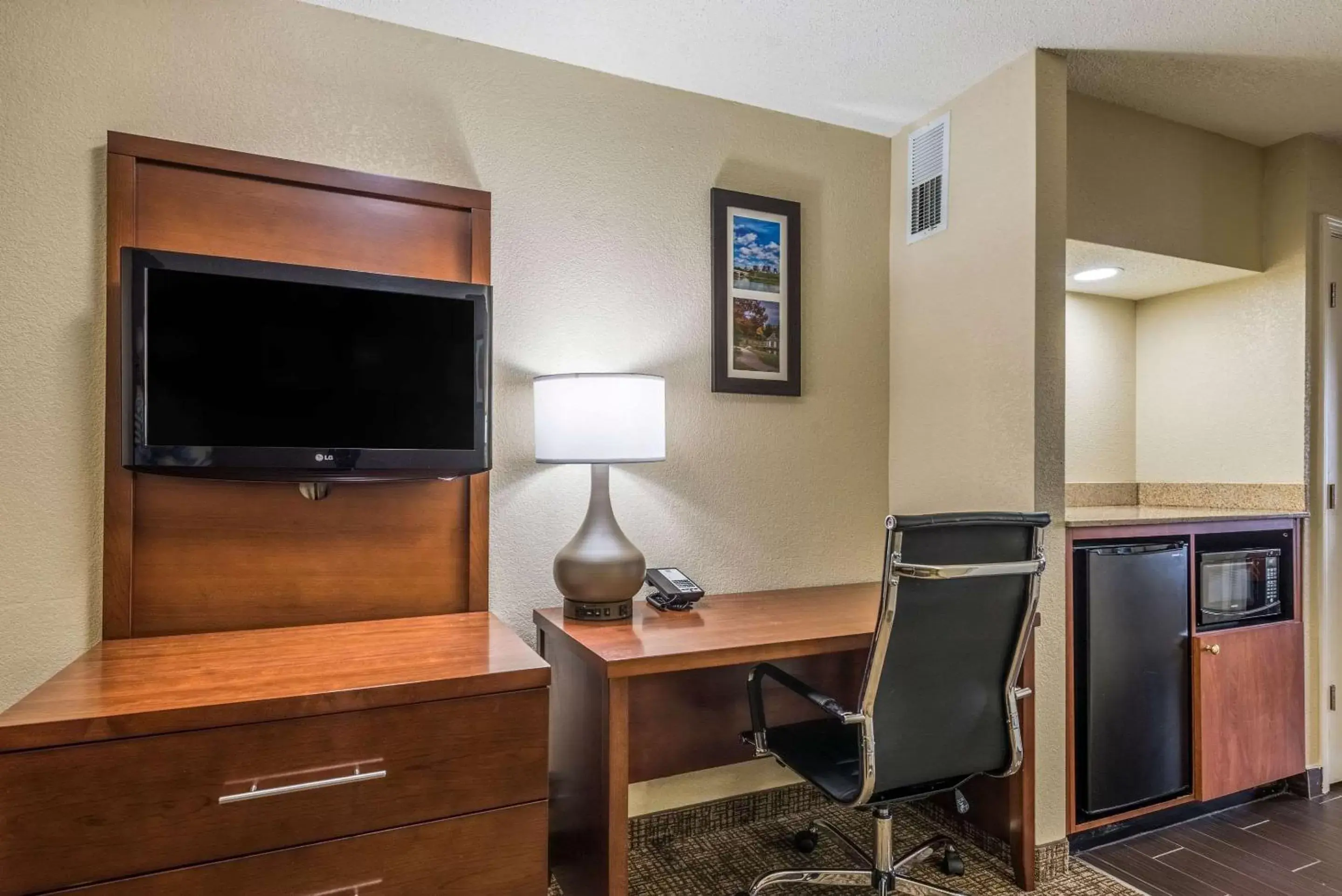 Photo of the whole room, TV/Entertainment Center in Comfort Inn & Suites Dayton North