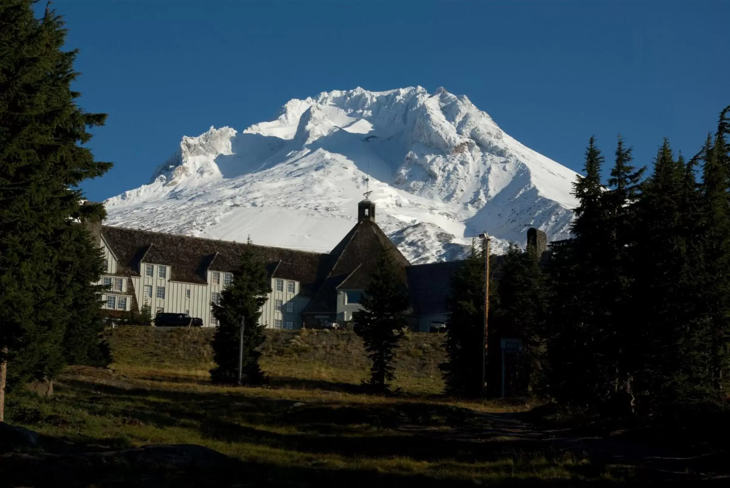 Facade/entrance, Property Building in Timberline Lodge