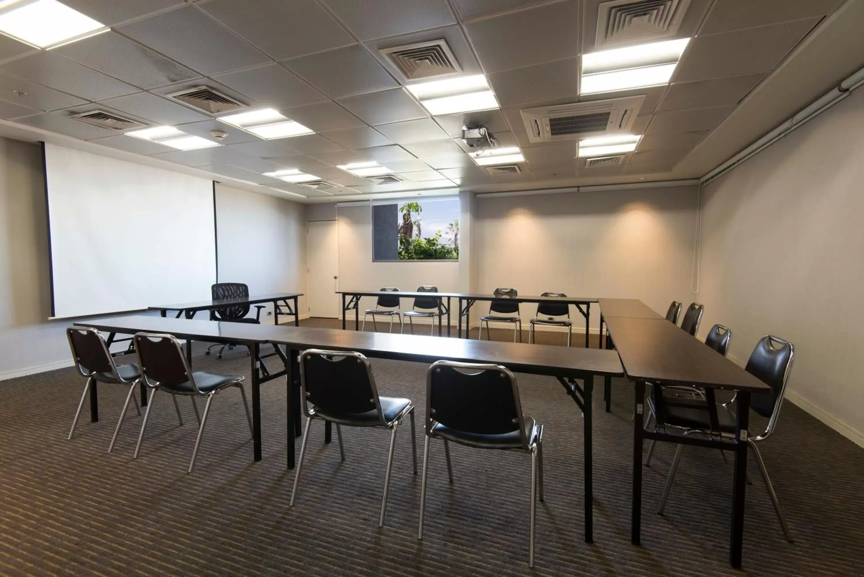 Meeting/conference room in Holiday Inn Express - Iquique, an IHG Hotel