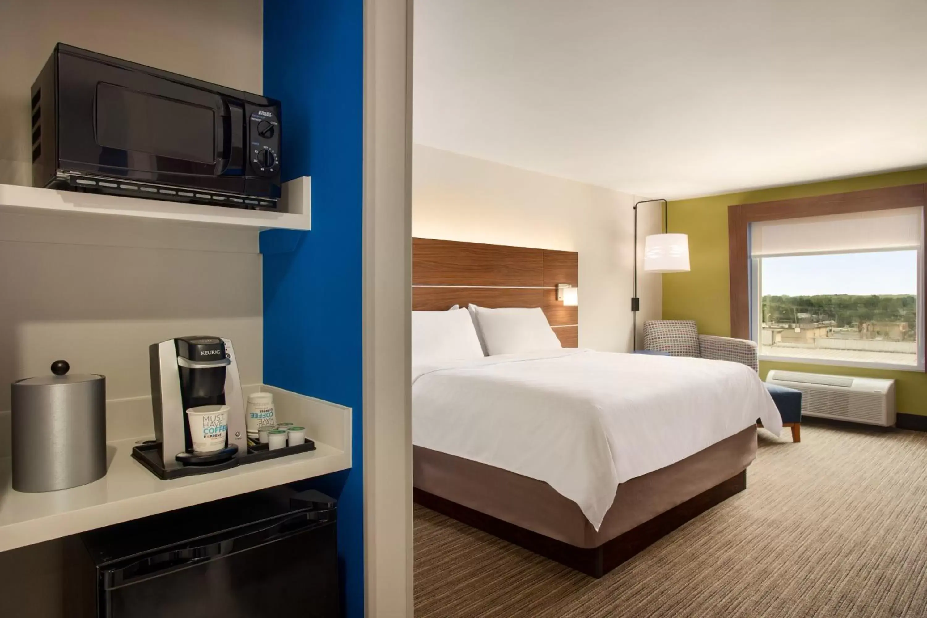 Coffee/tea facilities in Holiday Inn Express & Suites Searcy, an IHG Hotel