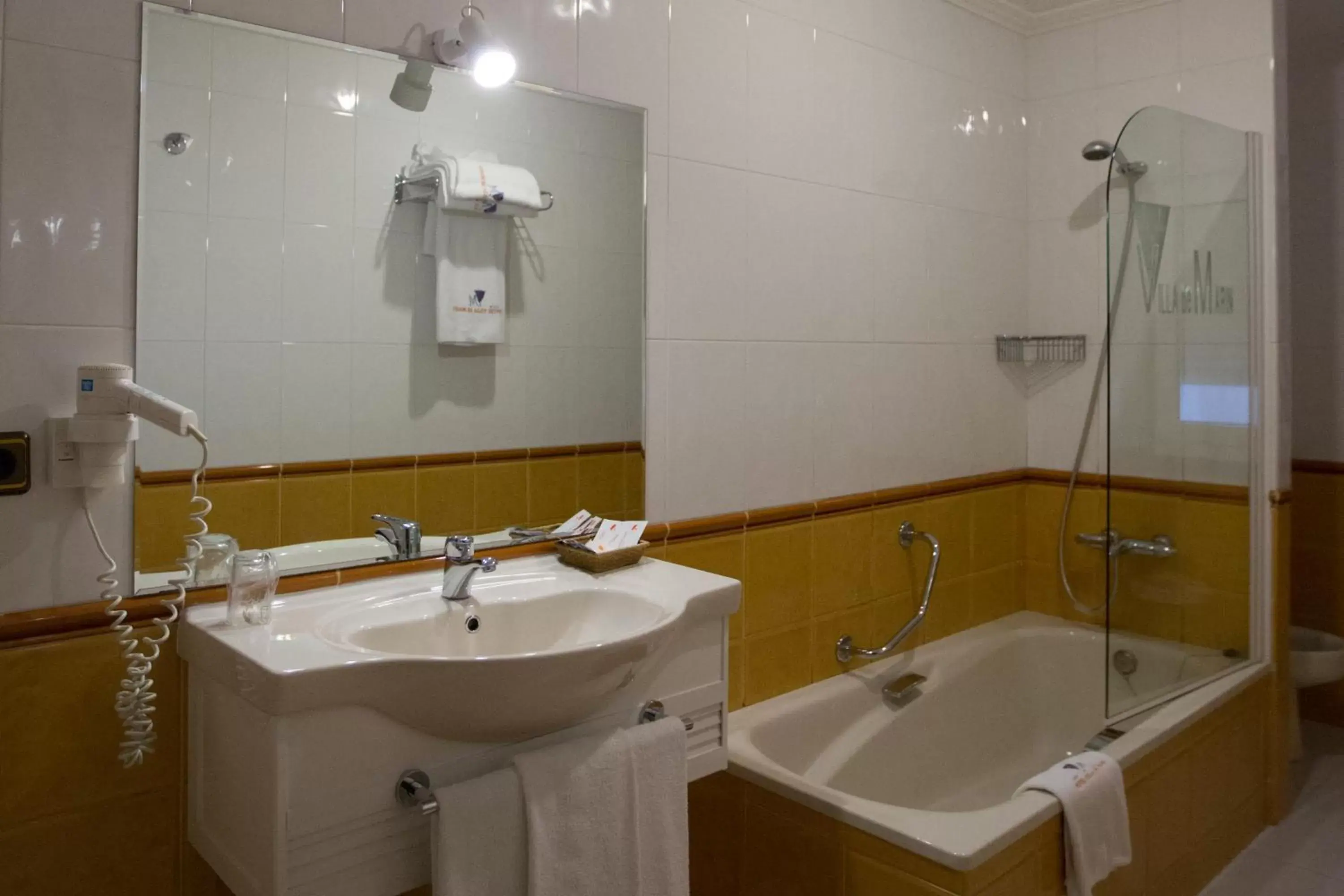 Bathroom in Hotel Villa de Marin