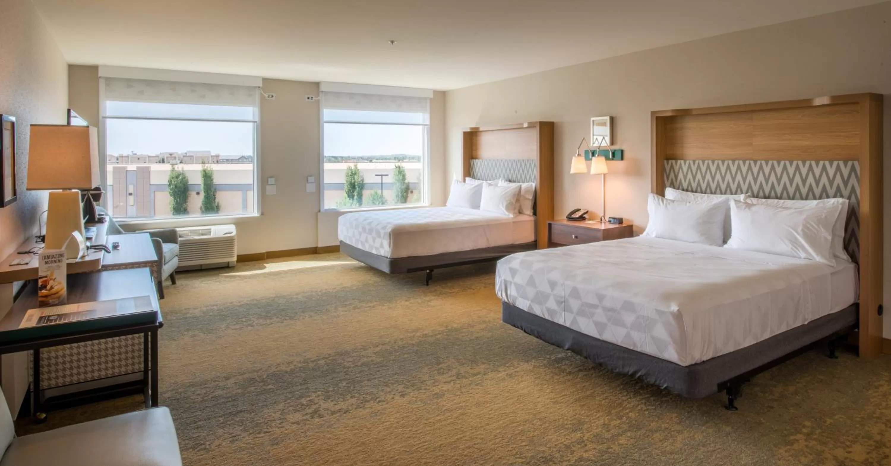 Photo of the whole room, Bed in Holiday Inn Edmonton South - Evario Events by IHG