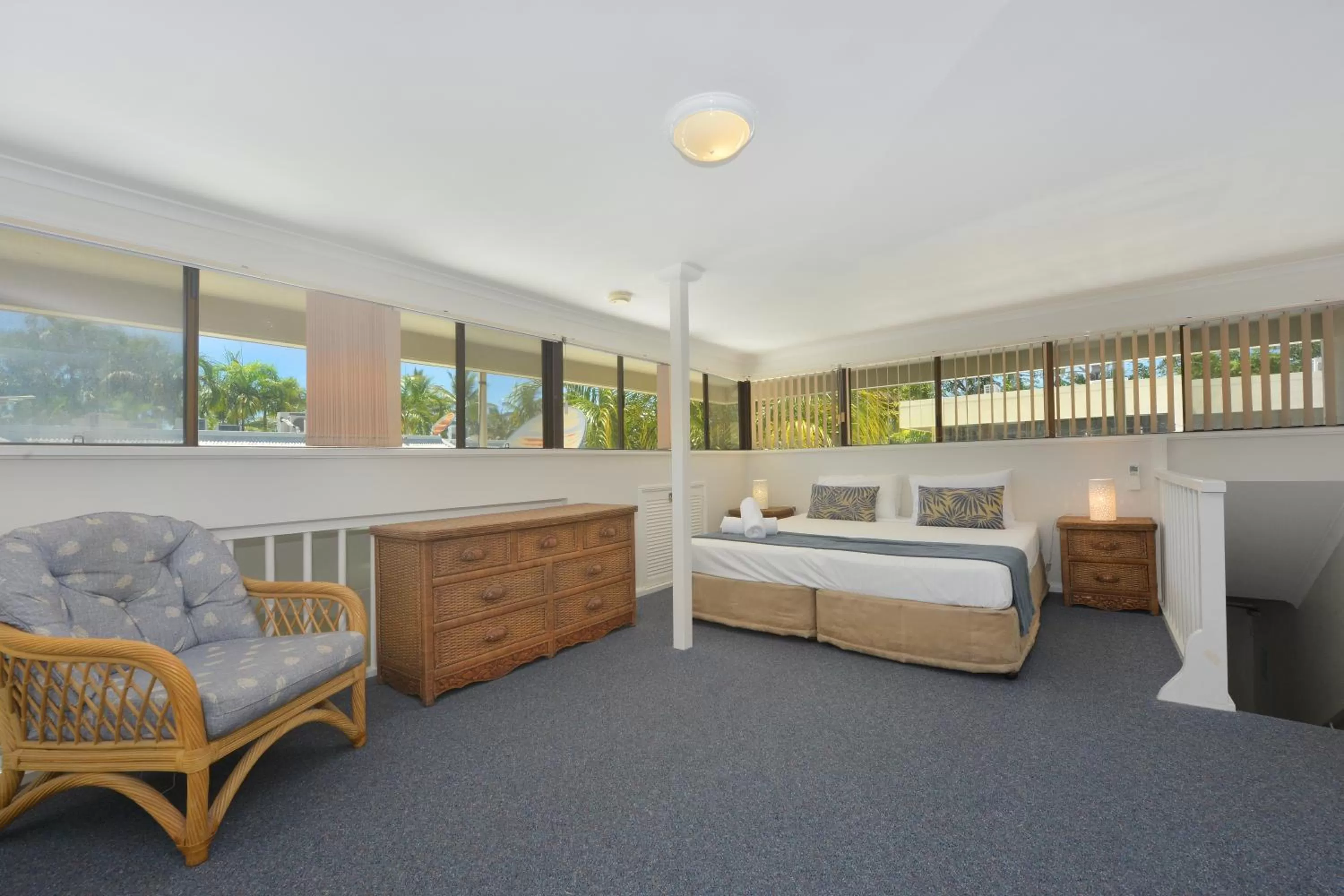 Living room, Bed in Driftwood Mantaray - Official Onsite Reception and Check In