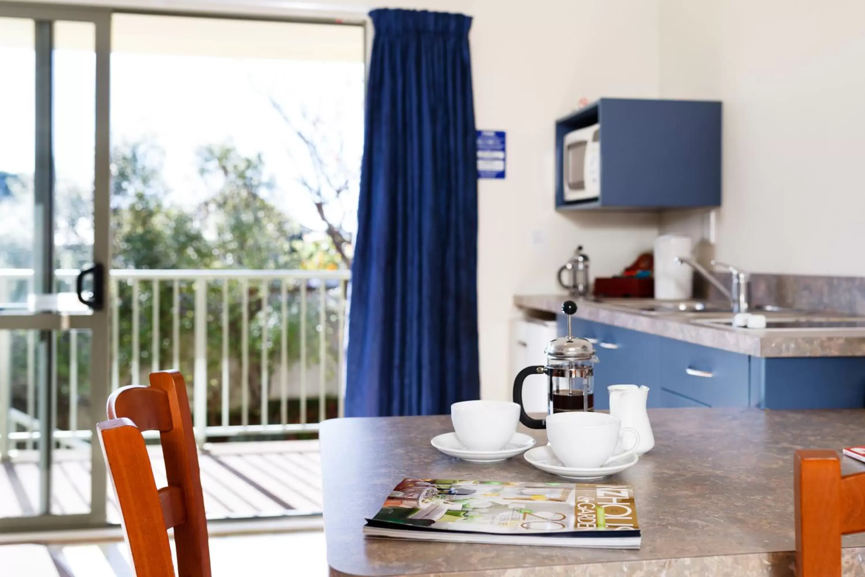 View (from property/room), Kitchen/Kitchenette in Elliotts Kapiti Coast Motor Lodge