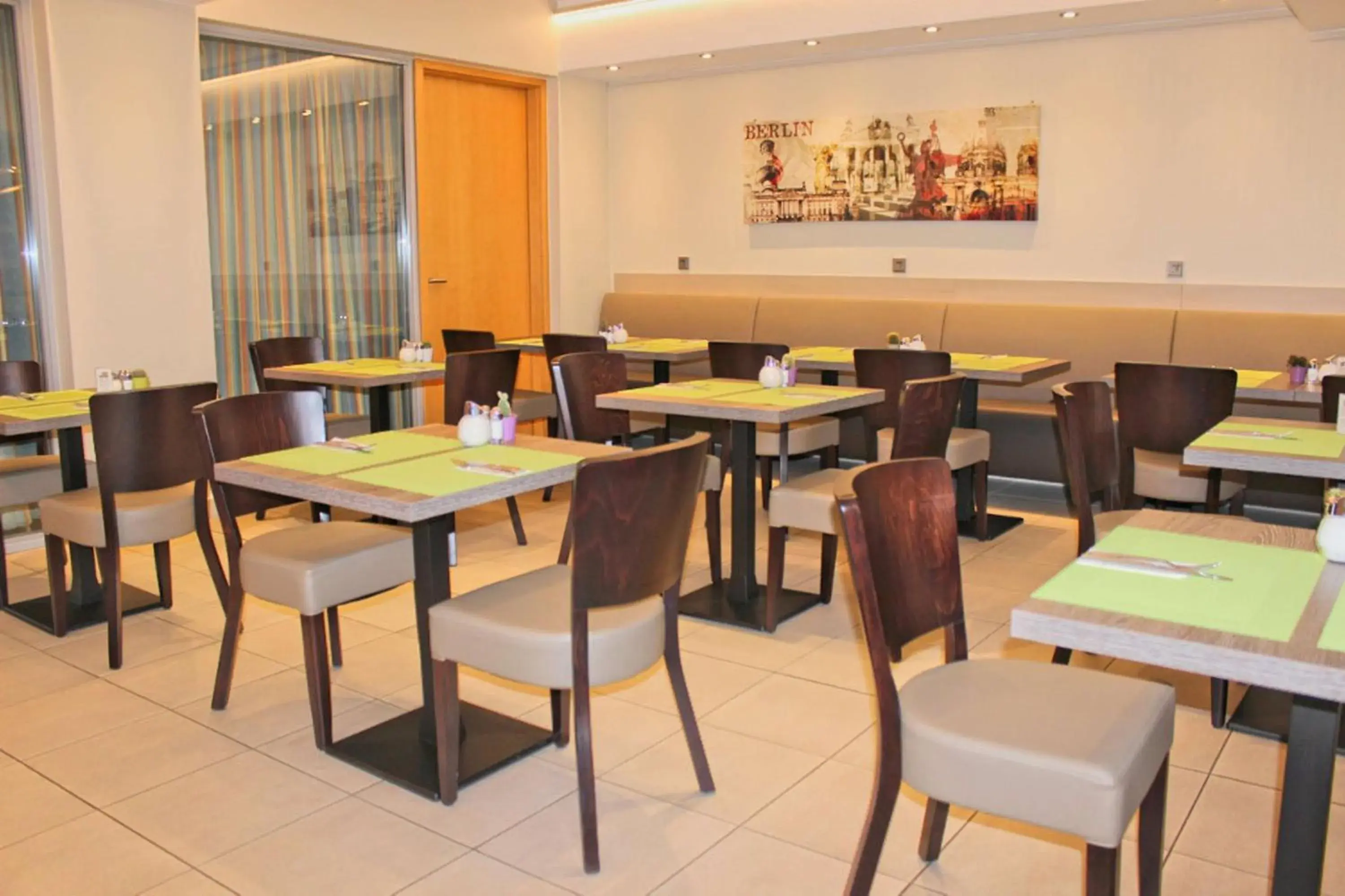 Restaurant/Places to Eat in Best Western Hotel Kantstrasse Berlin