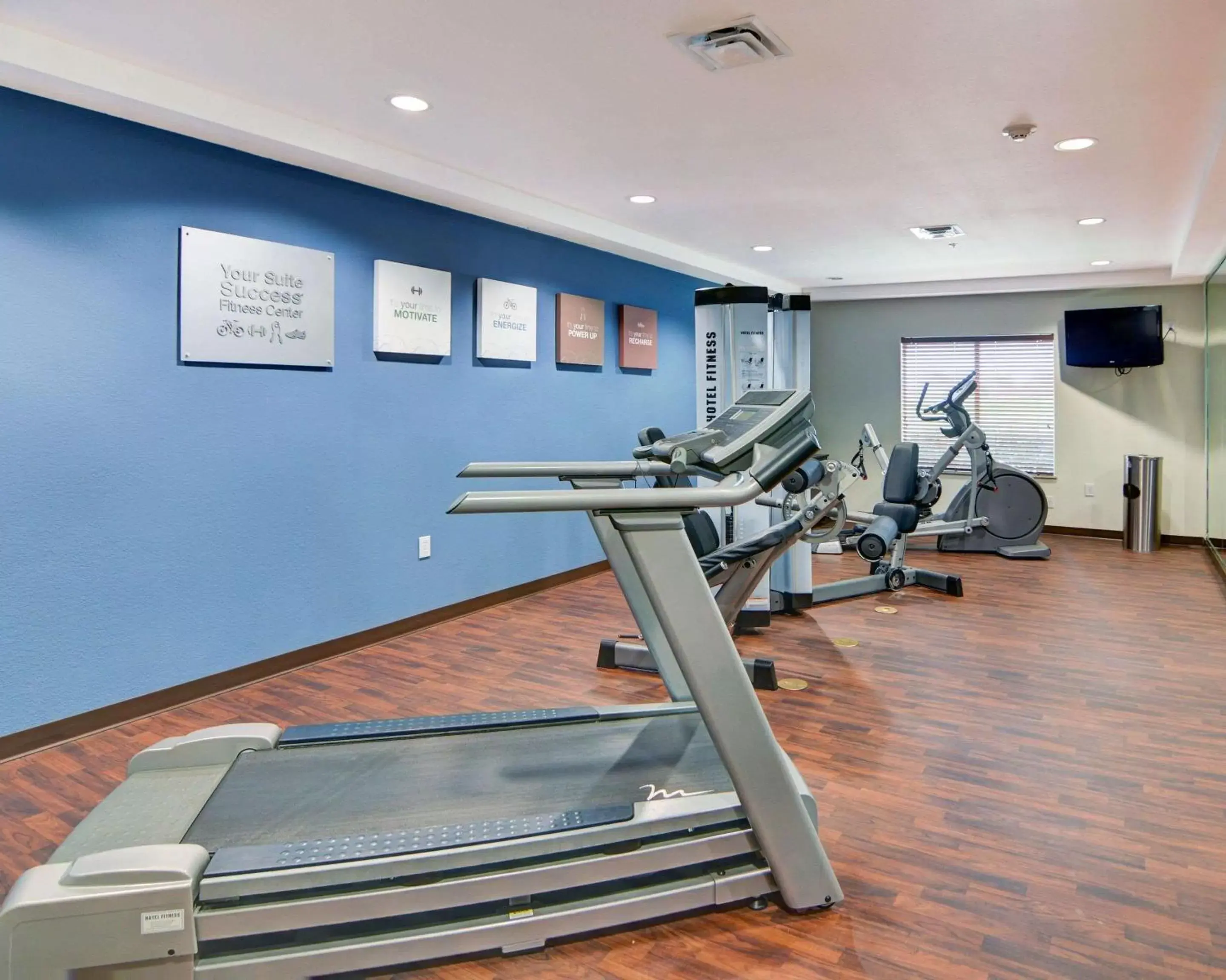 Fitness centre/facilities, Fitness Center/Facilities in Quality Suites Near Cedar Creek Lake
