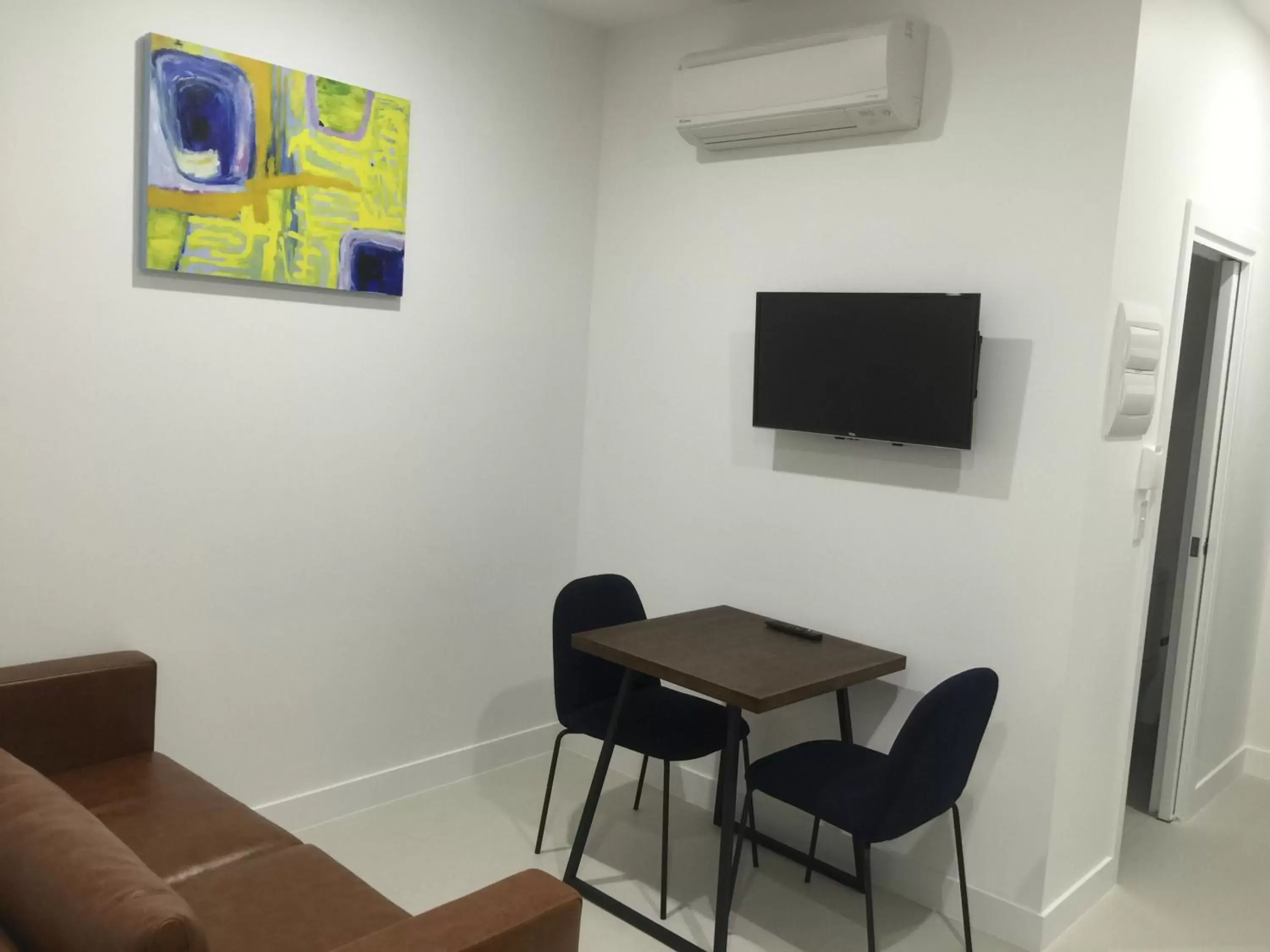 Living room, Dining Area in Whitehorse Apartments Hotel