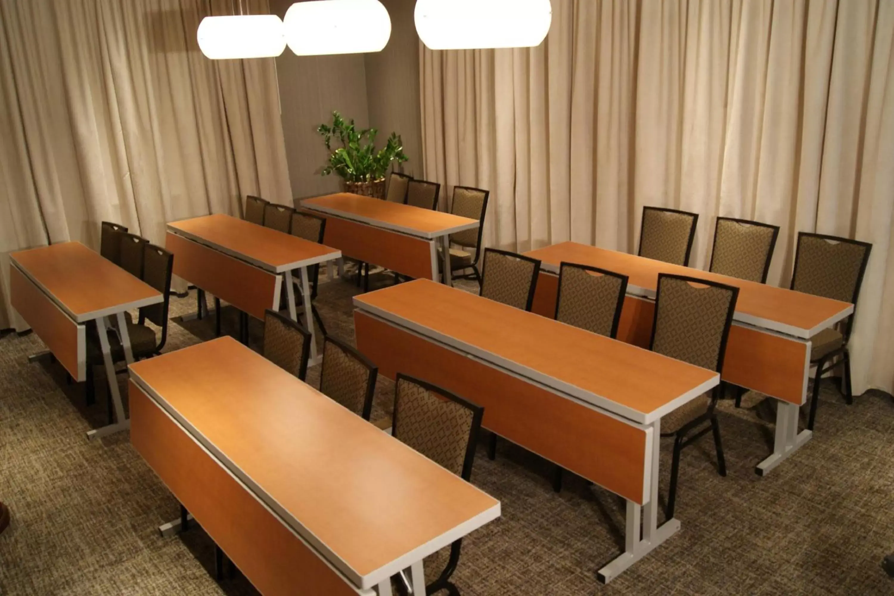 Meeting/conference room, Restaurant/Places to Eat in SpringHill Suites by Marriott Chicago Waukegan/Gurnee