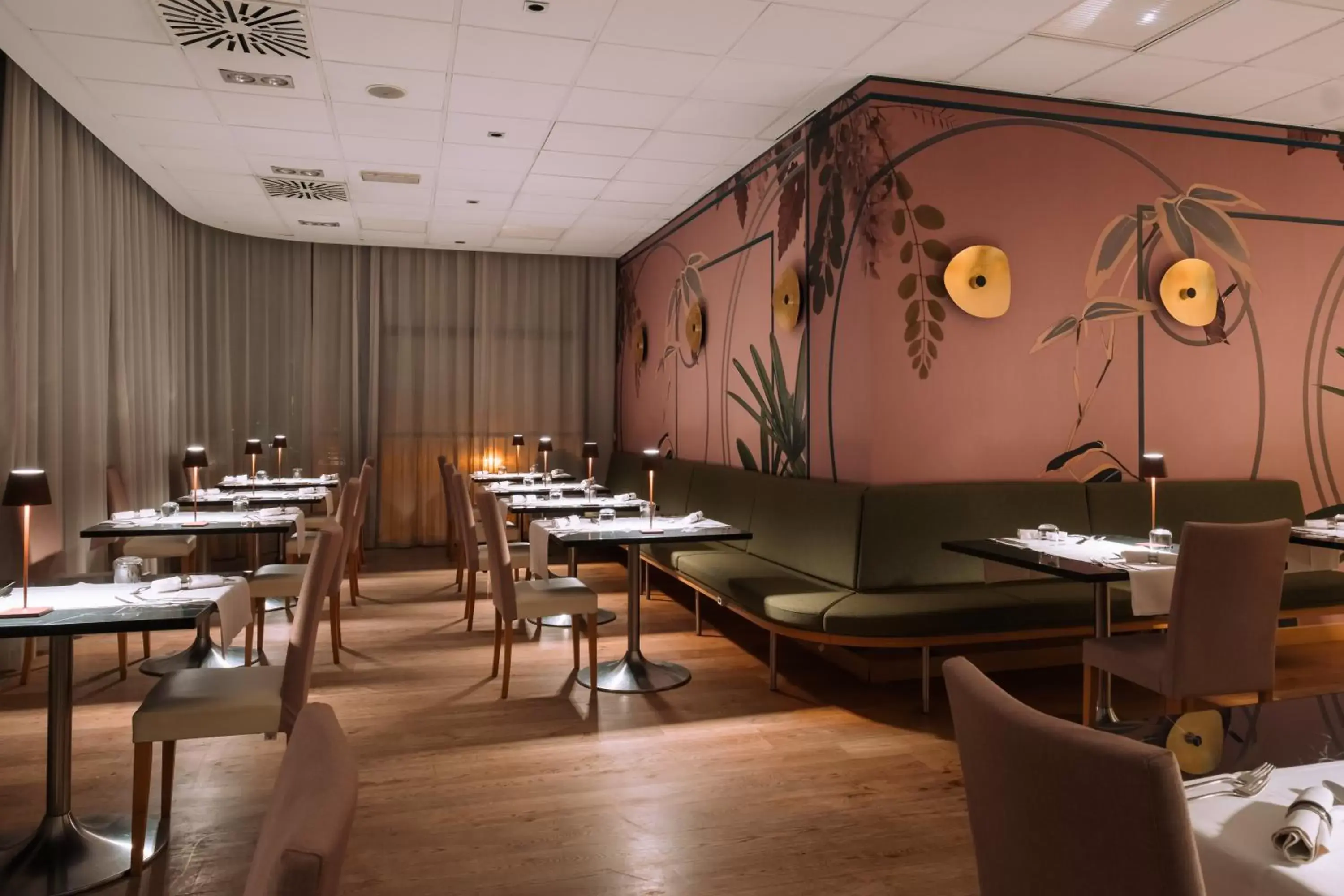 Restaurant/Places to Eat in Aemilia Hotel Bologna