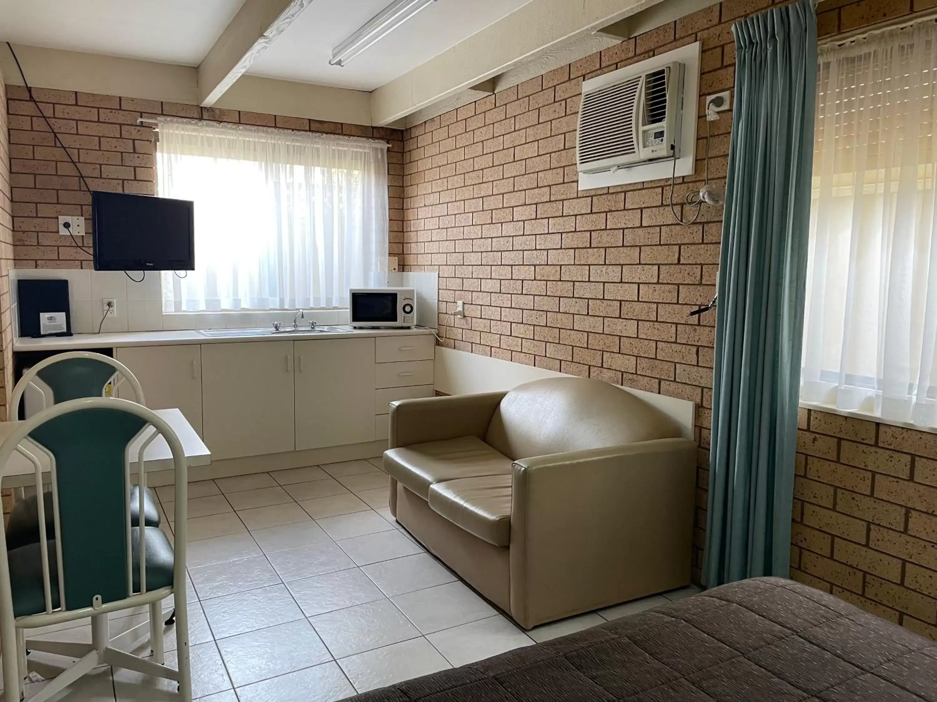 Seating Area in Citrus Motel