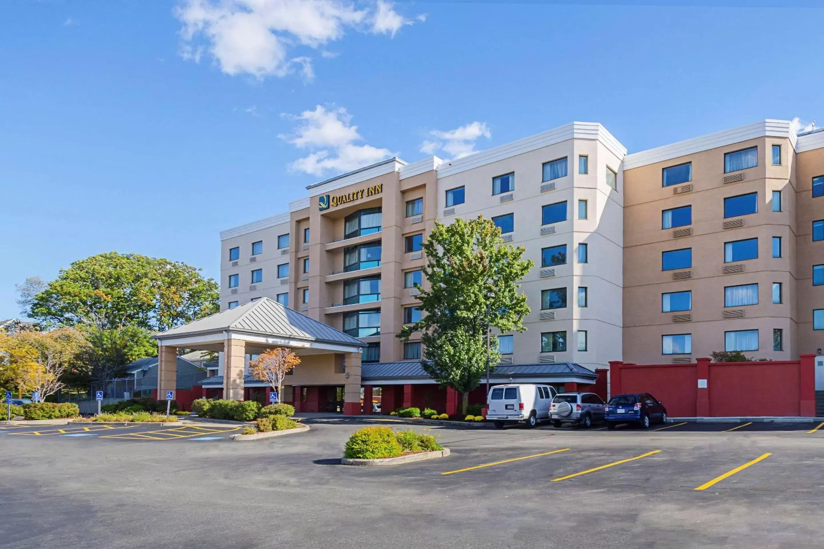 Property building in Quality Inn Boston-Revere Property building in Quality Inn Boston-Revere