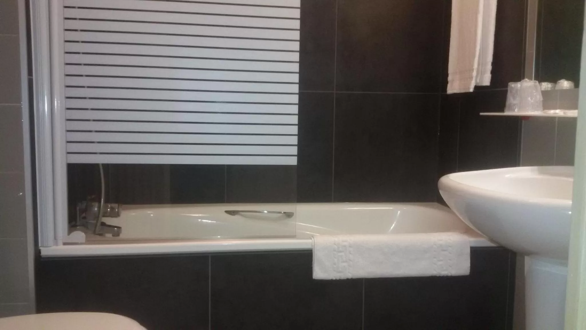 Bathroom in Le Médicis